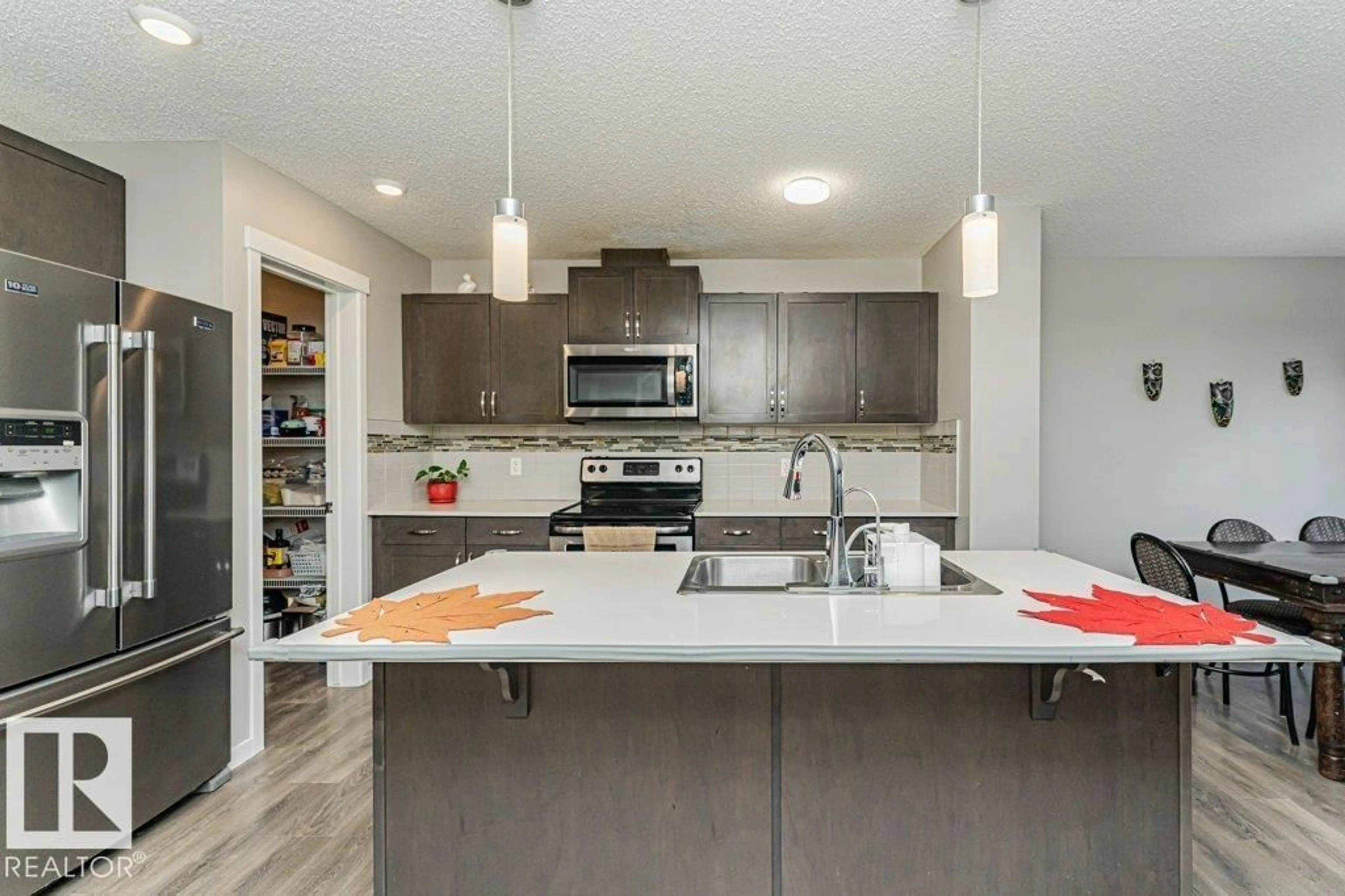 Open concept kitchen, unknown for 923 EBBERS CR, Edmonton Alberta T5Y3V1