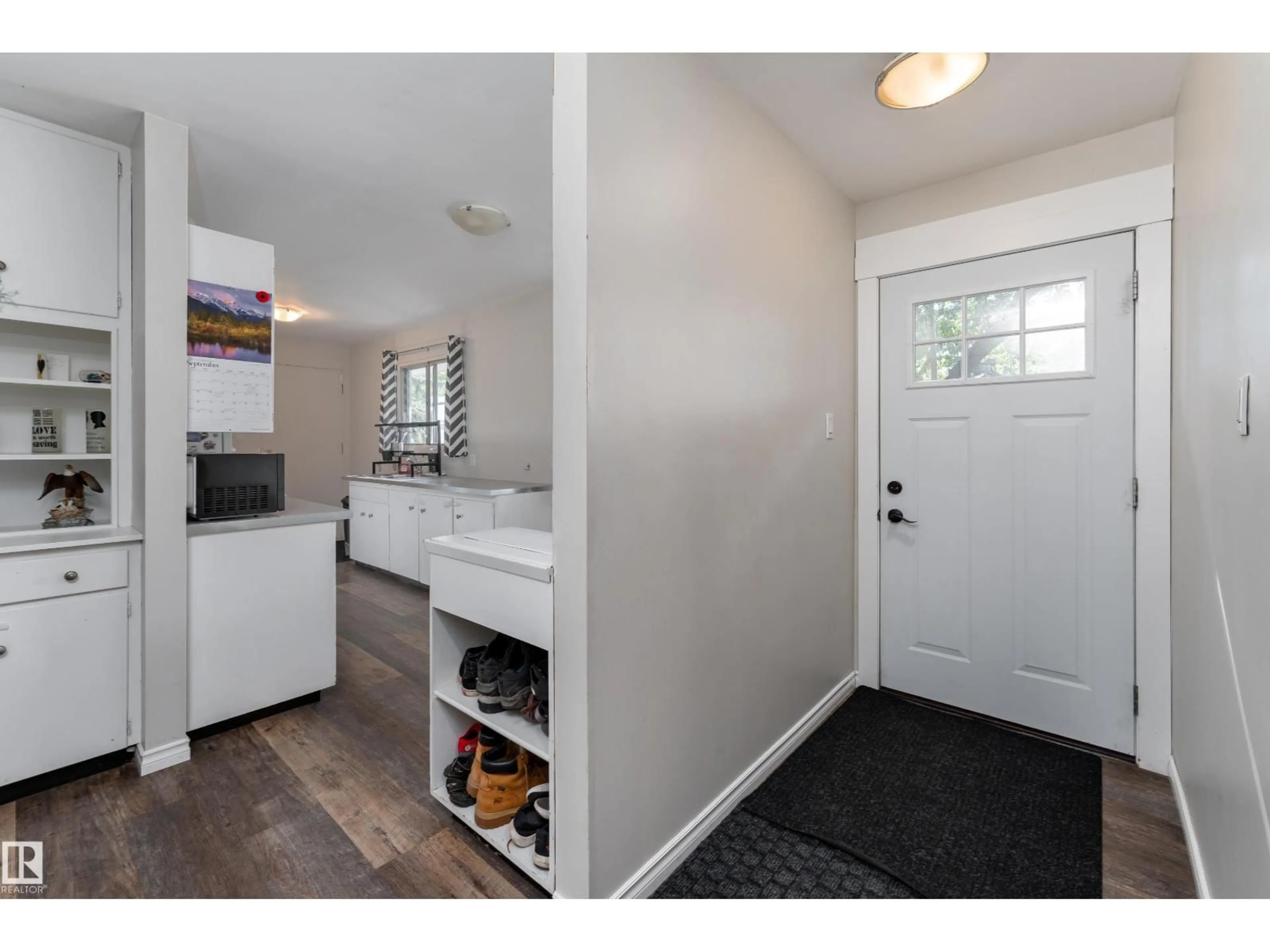 Indoor entryway for 993 CEDAR ST, Sherwood Park Alberta T8A2E8
