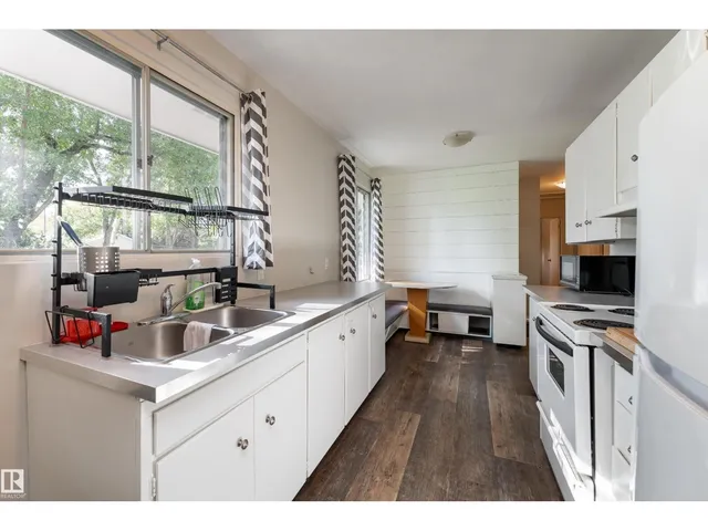 993 CEDAR ST, Sherwood Park 5