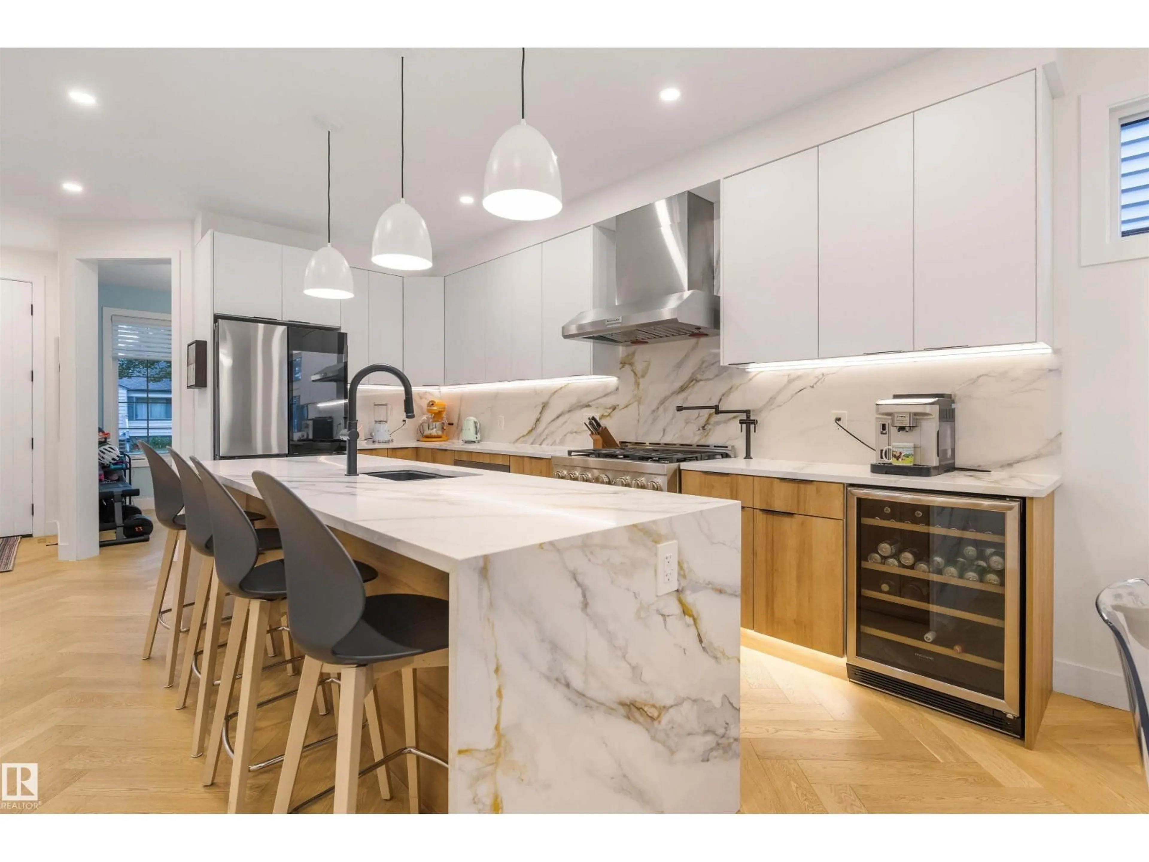 Contemporary kitchen, unknown for NW - 11106 73 AV, Edmonton Alberta T6G0C4