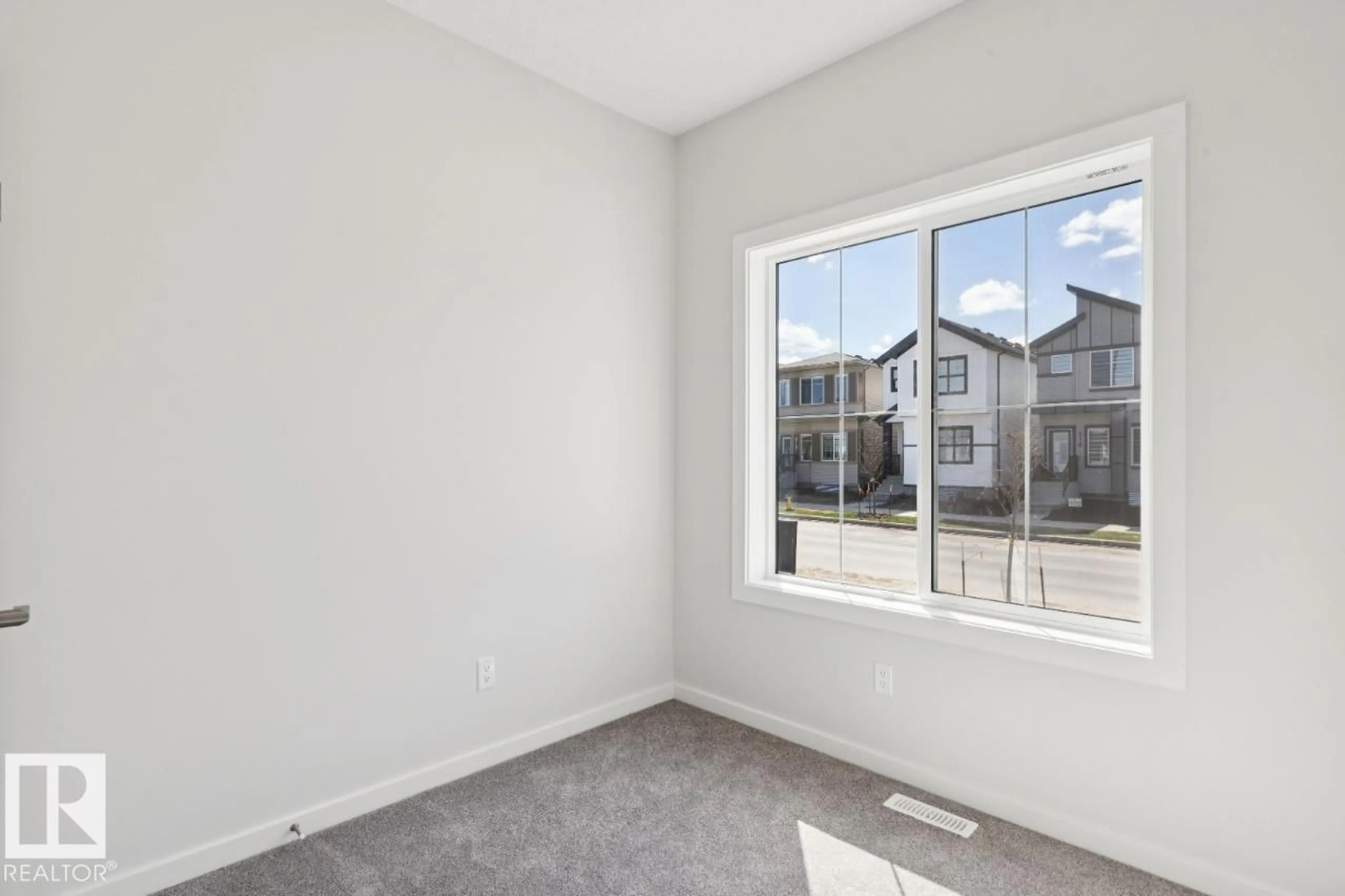 A pic of a room for 319 EDGEMONT DR, Edmonton Alberta T6M3G7