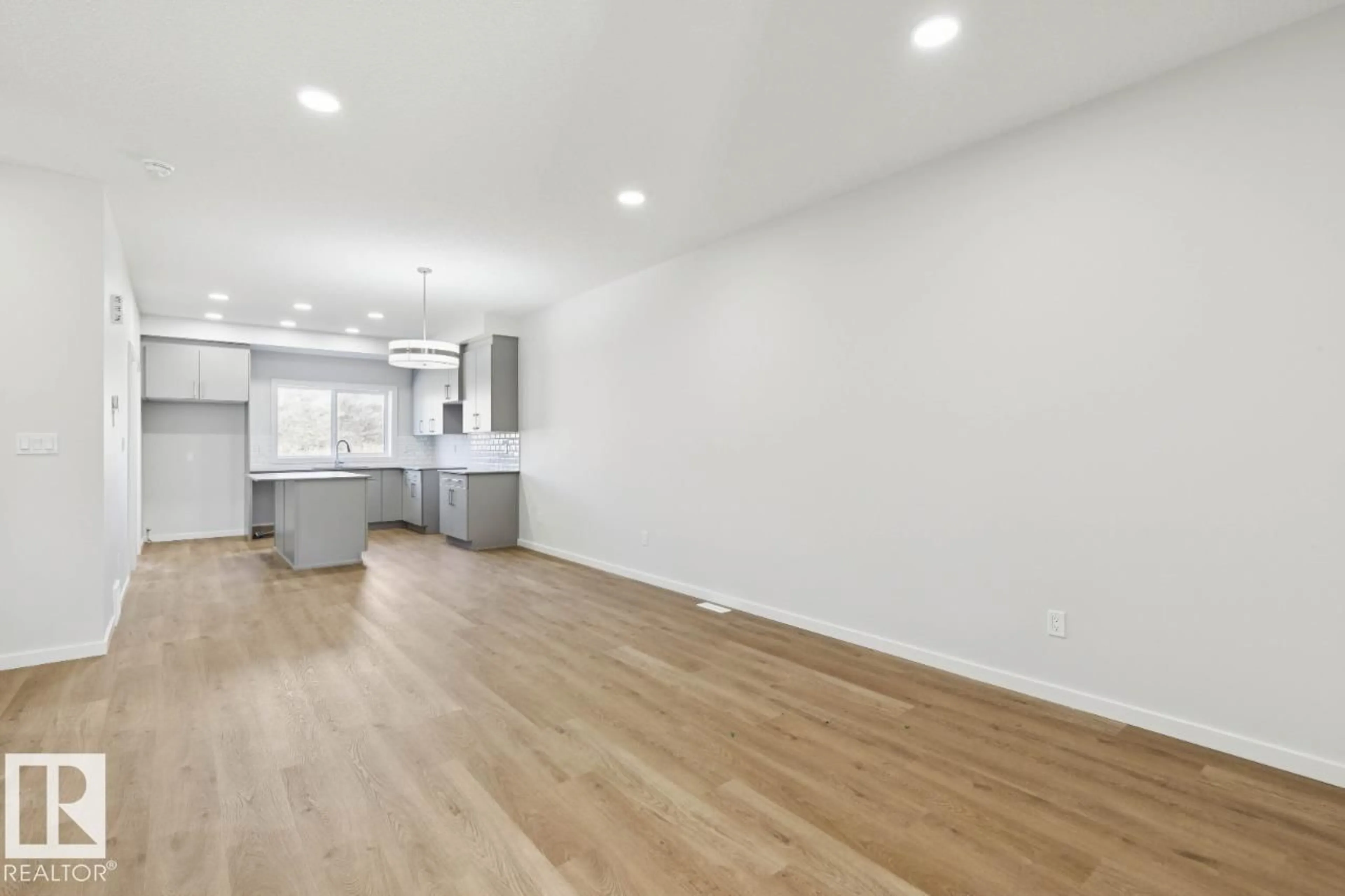 A pic of a room for 319 EDGEMONT DR, Edmonton Alberta T6M3G7