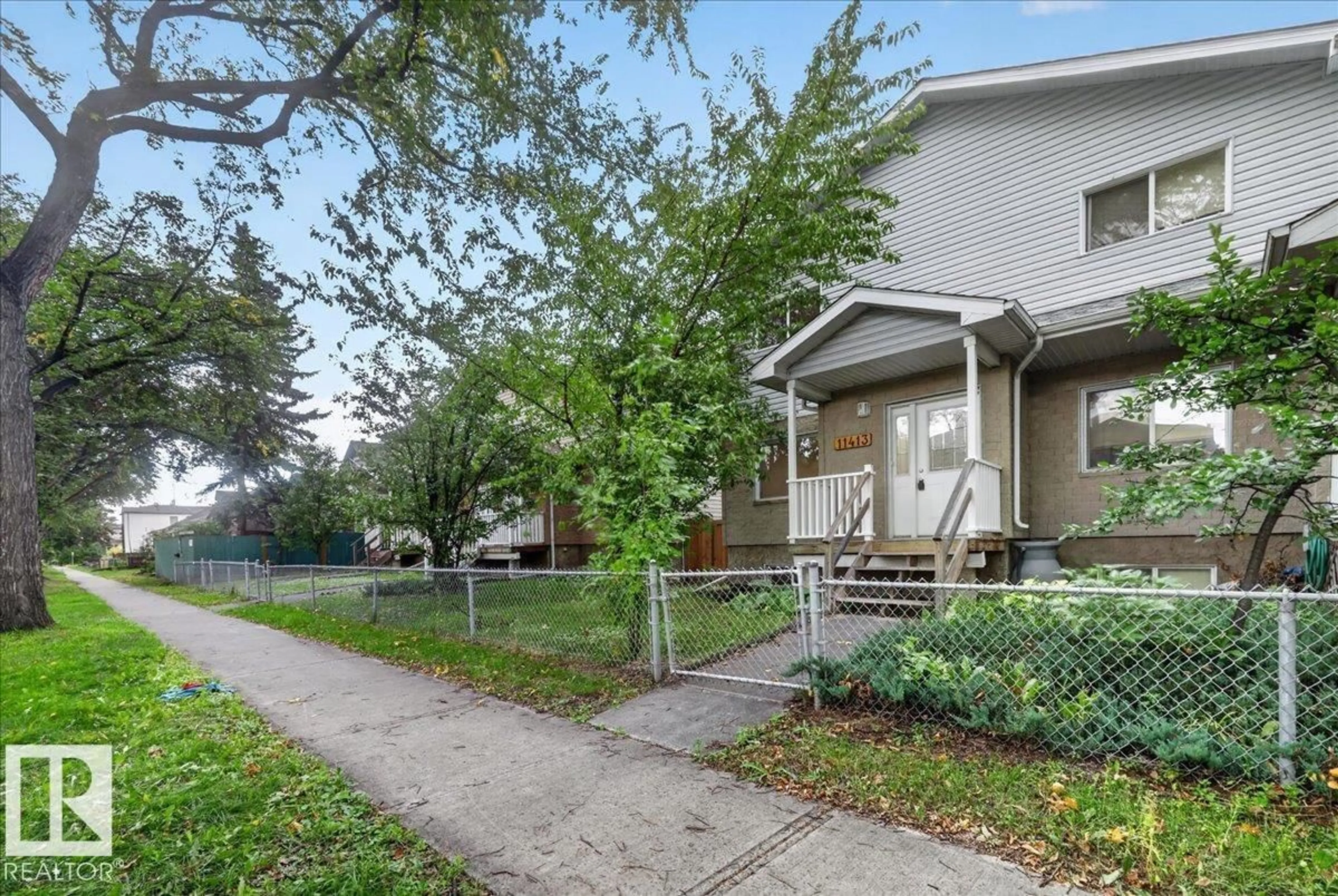 Patio, street for 11413 96 ST, Edmonton Alberta T5G1T5