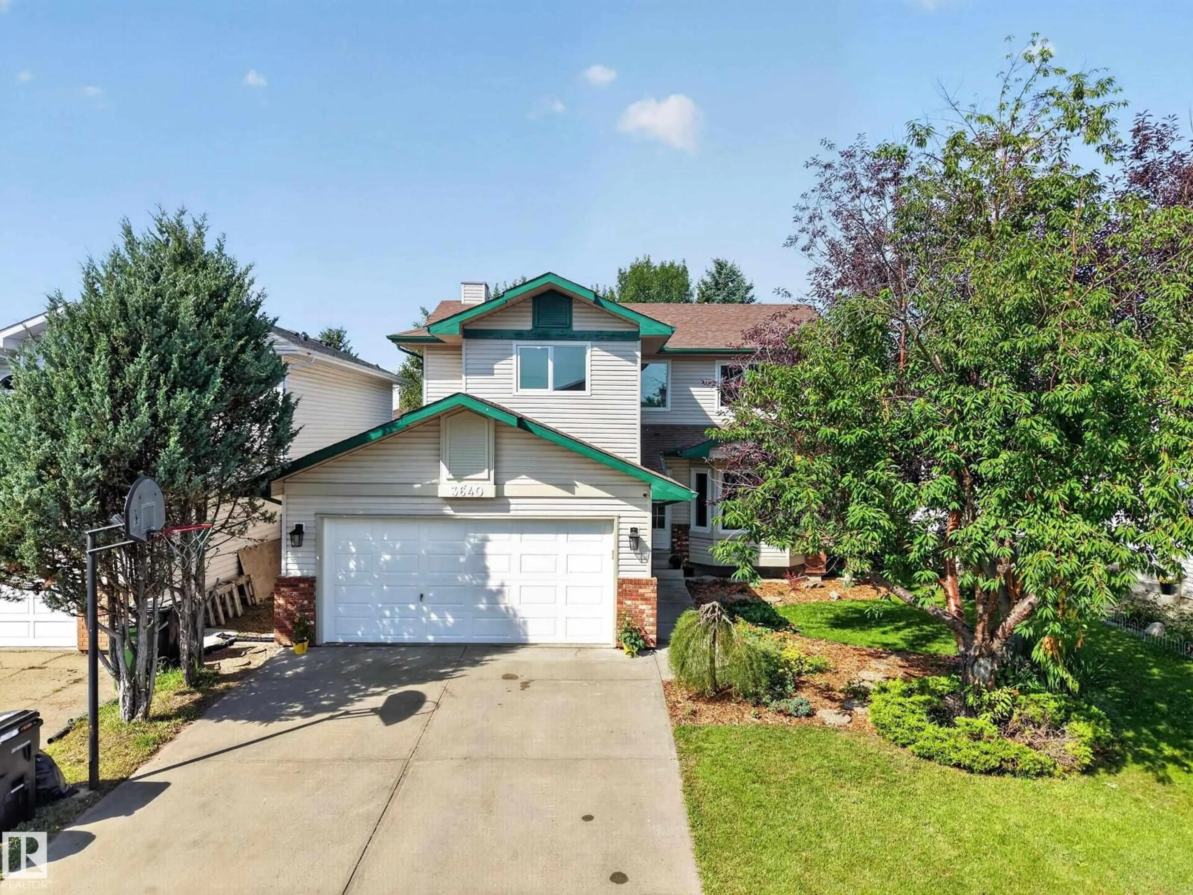 A pic from outside/outdoor area/front of a property/back of a property/a pic from drone, street for 3640 31 ST, Edmonton Alberta T6T1G8