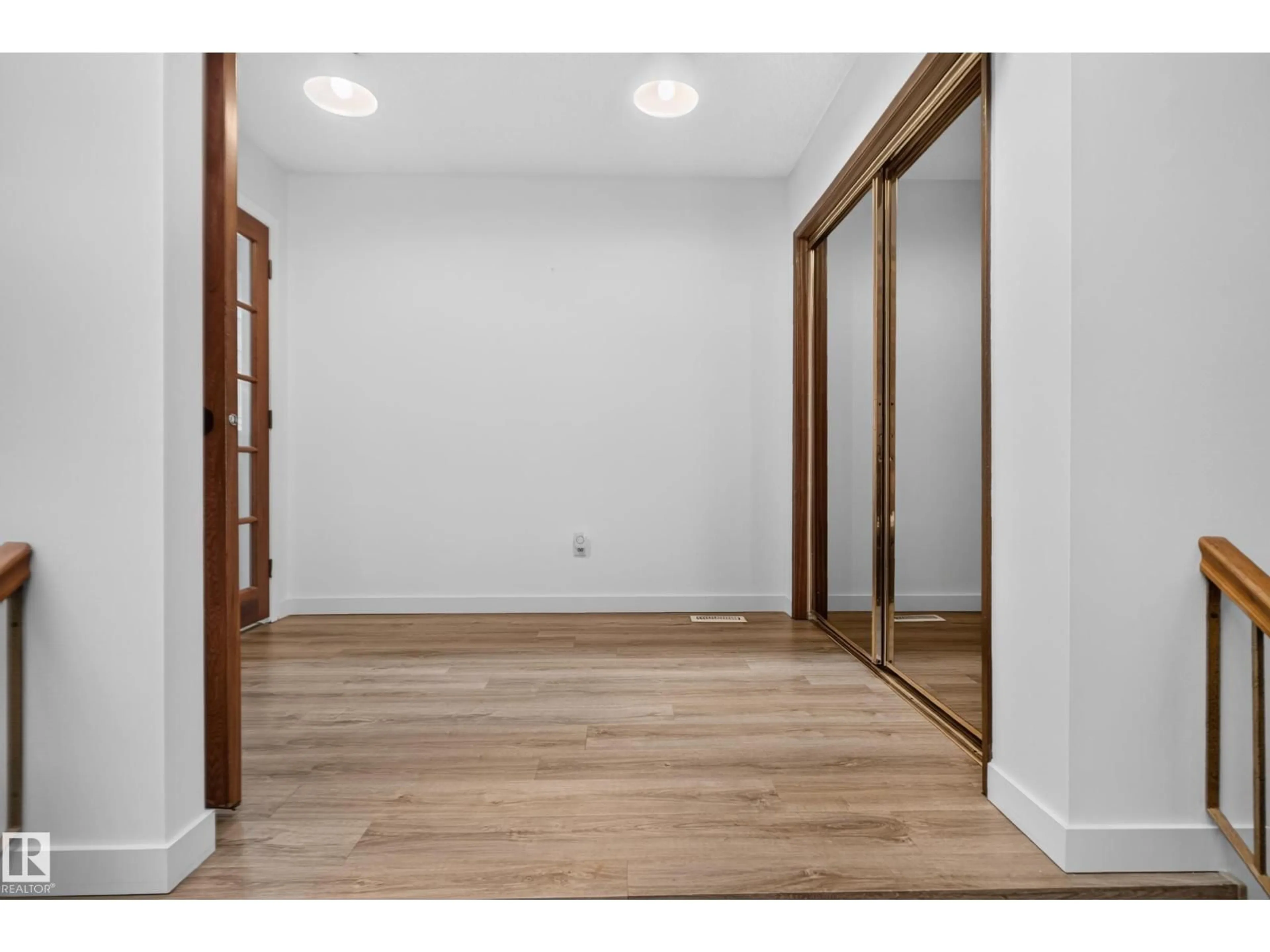 Indoor entryway for 311 LESSARD DR, Edmonton Alberta T6M1A6