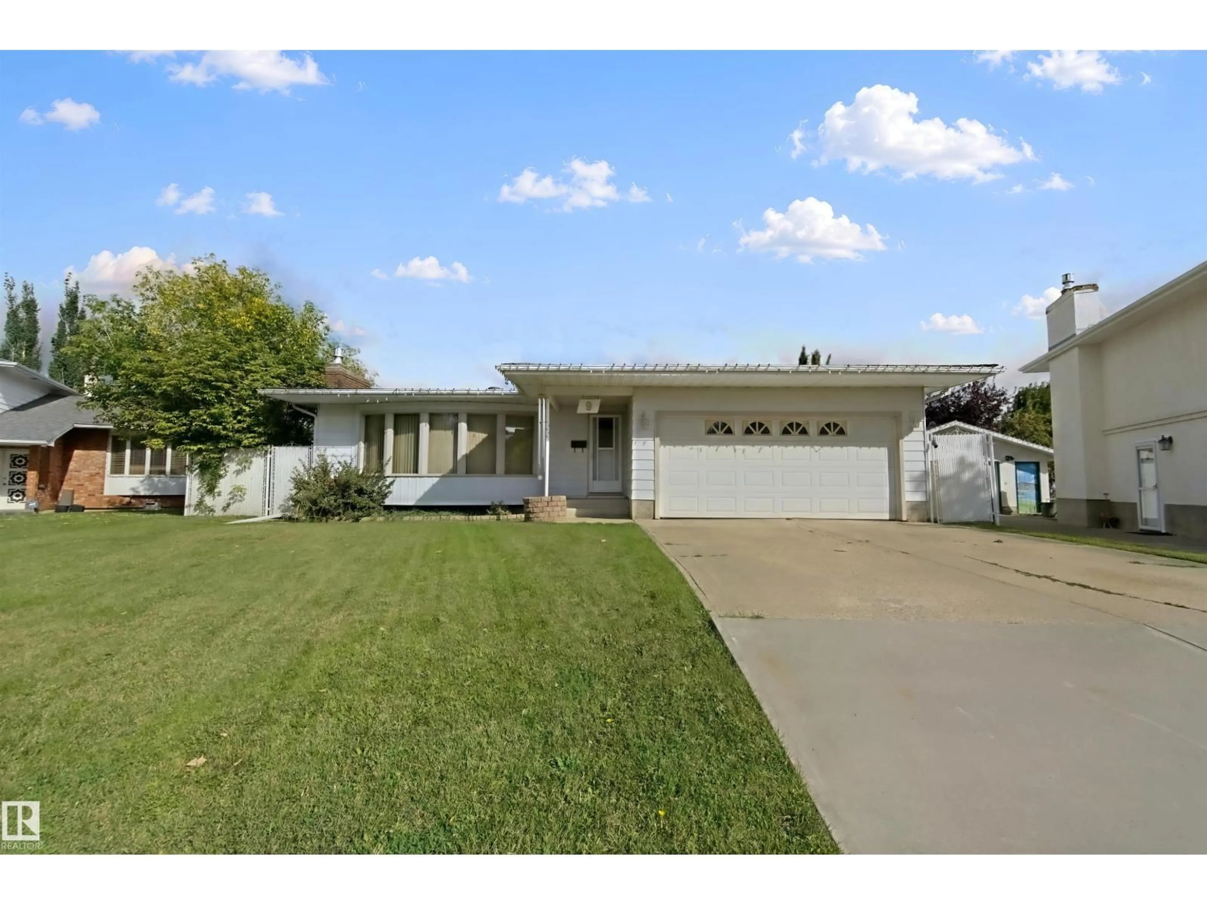 Home with vinyl exterior material, street for 9 BROOKWOOD PL, Spruce Grove Alberta T7X1H4