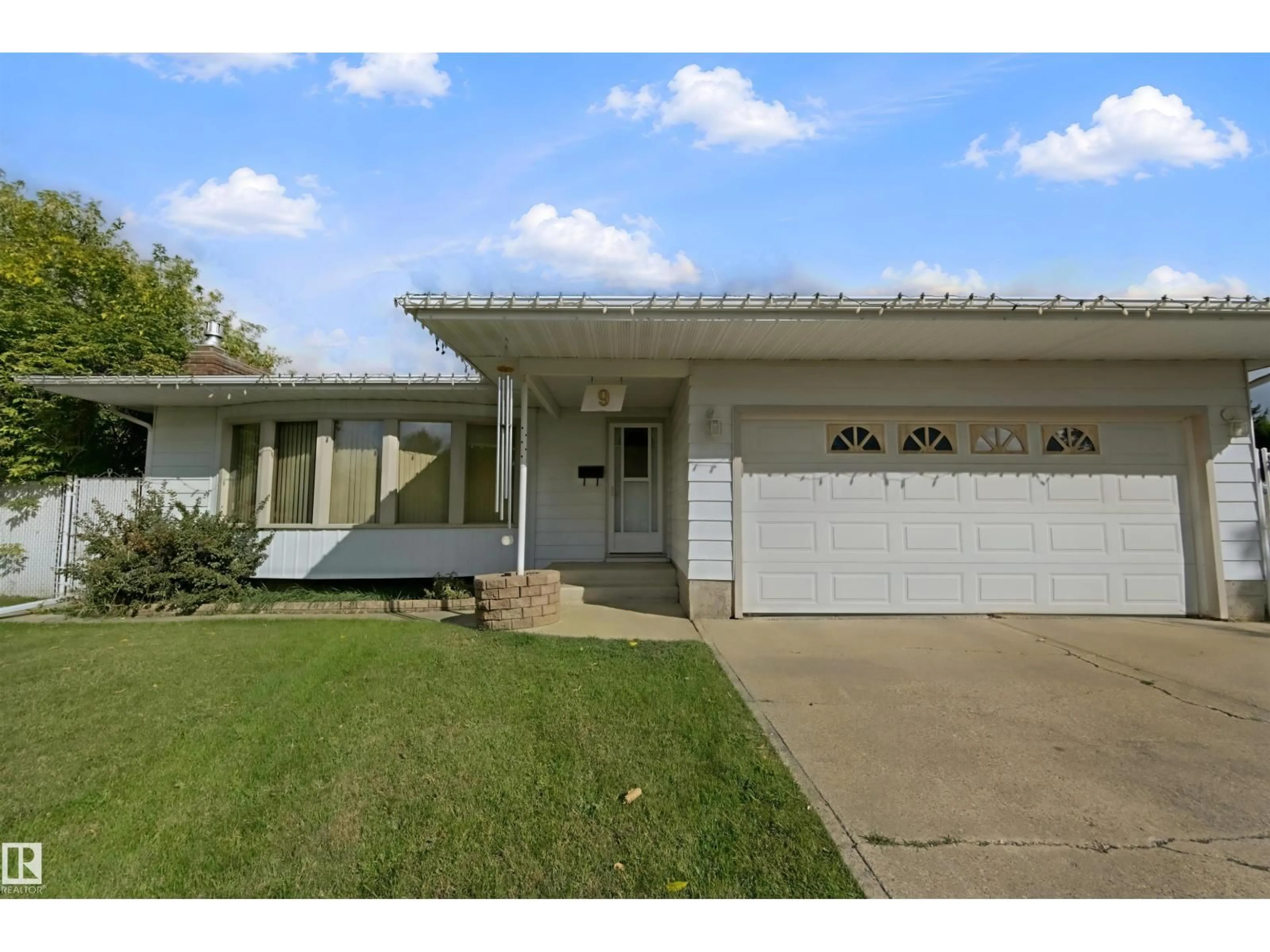 Home with vinyl exterior material, street for 9 BROOKWOOD PL, Spruce Grove Alberta T7X1H4