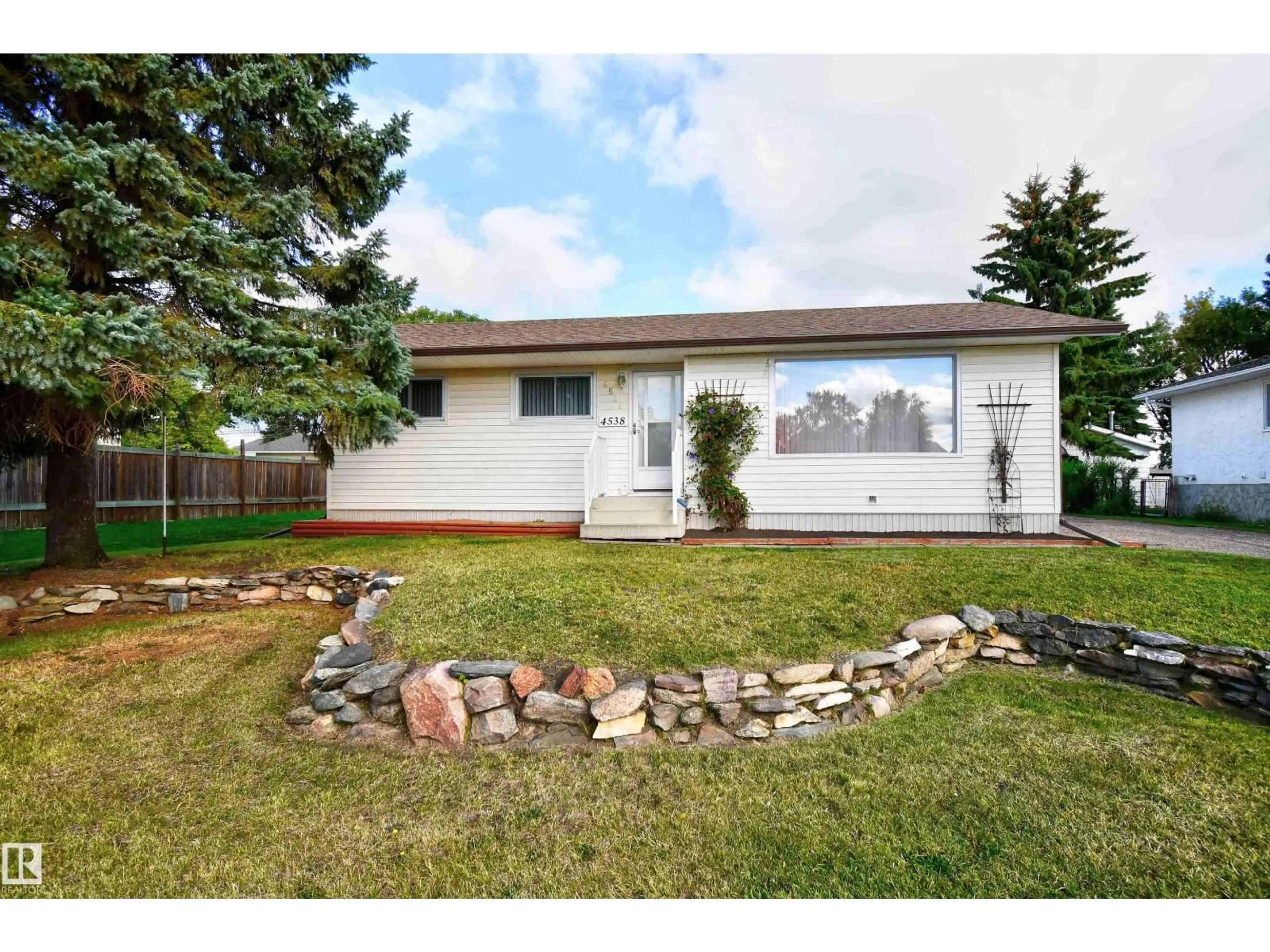 Home with vinyl exterior material, street for 4538 46 AV, St. Paul Town Alberta T0A3A3