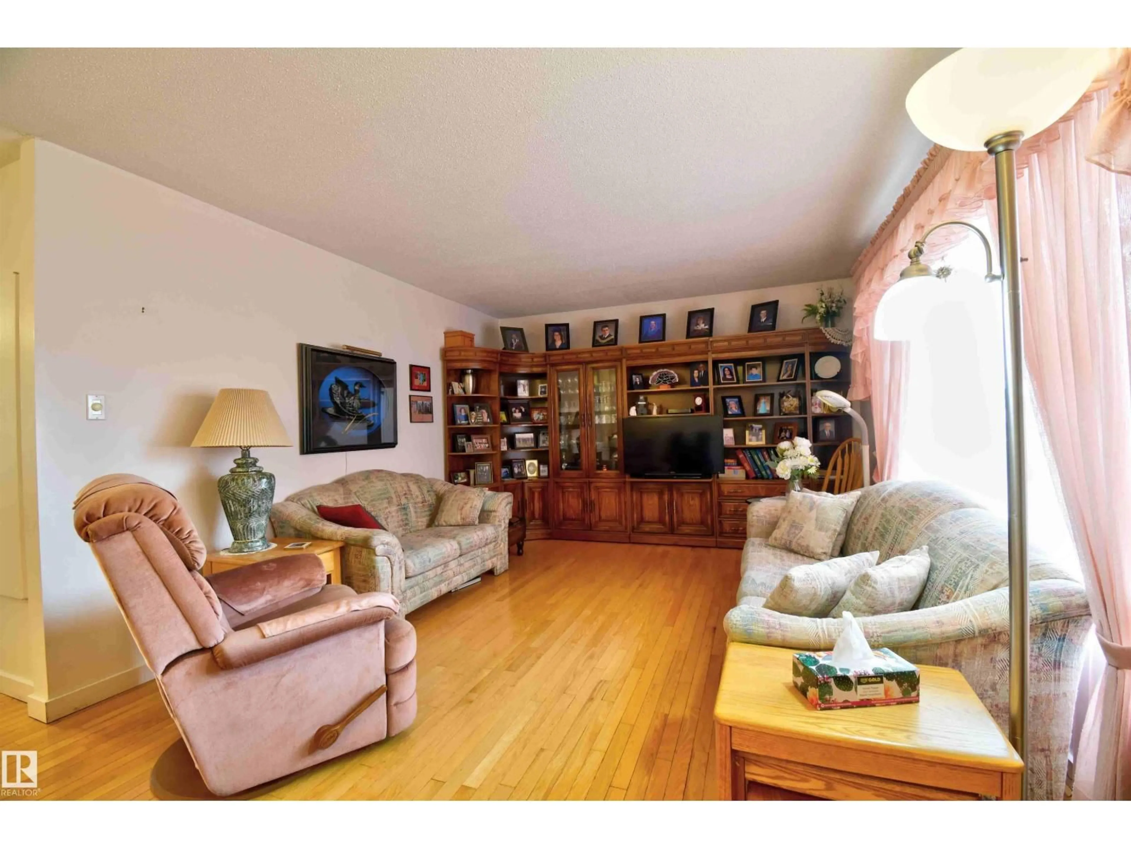 Living room with furniture, wood/laminate floor for 4538 46 AV, St. Paul Town Alberta T0A3A3