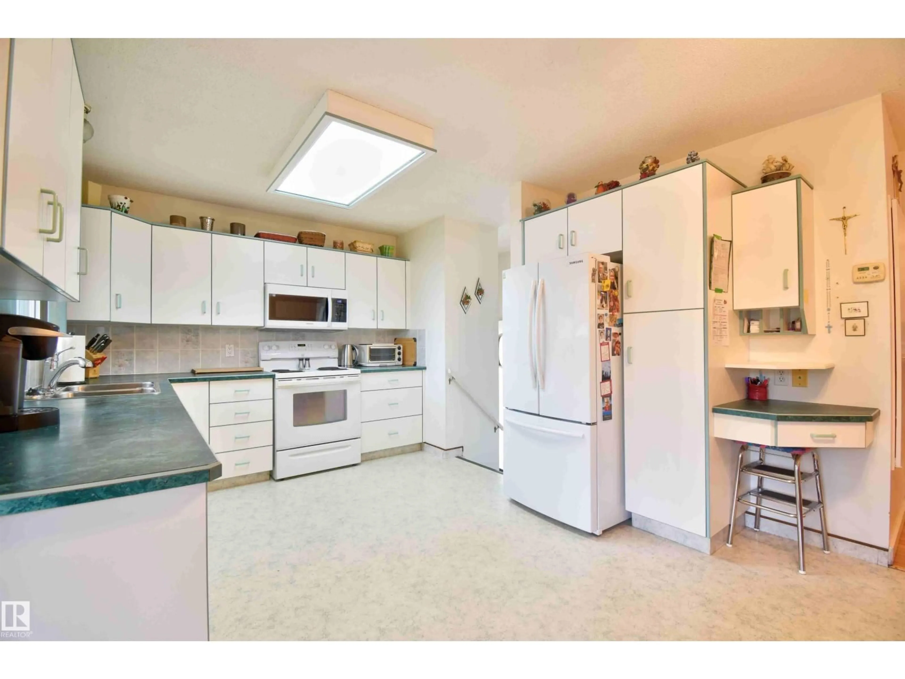 Standard kitchen, ceramic/tile floor for 4538 46 AV, St. Paul Town Alberta T0A3A3