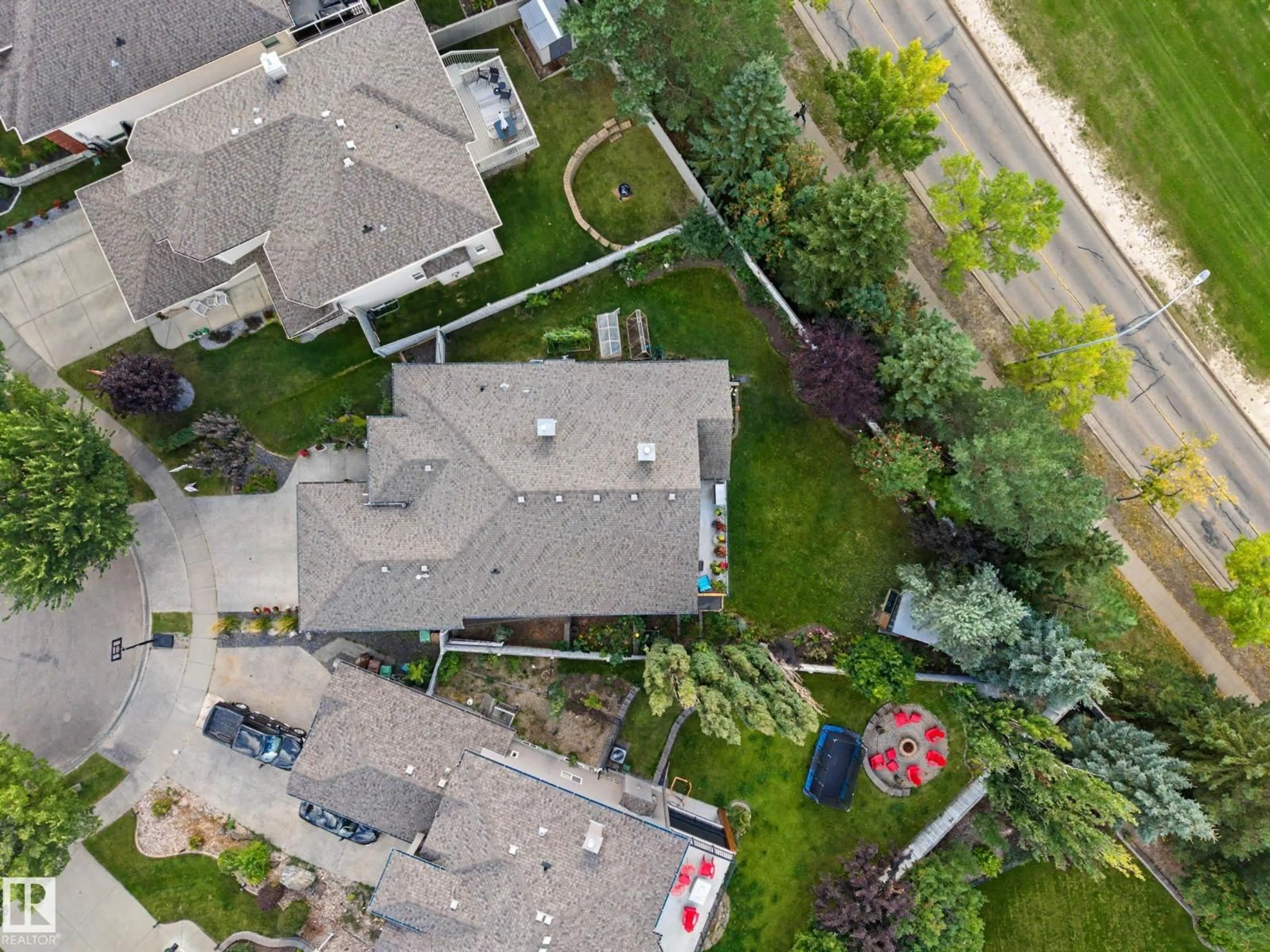 A pic from outside/outdoor area/front of a property/back of a property/a pic from drone, street for 42 KENILWORTH CR, St. Albert Alberta T8N7G3