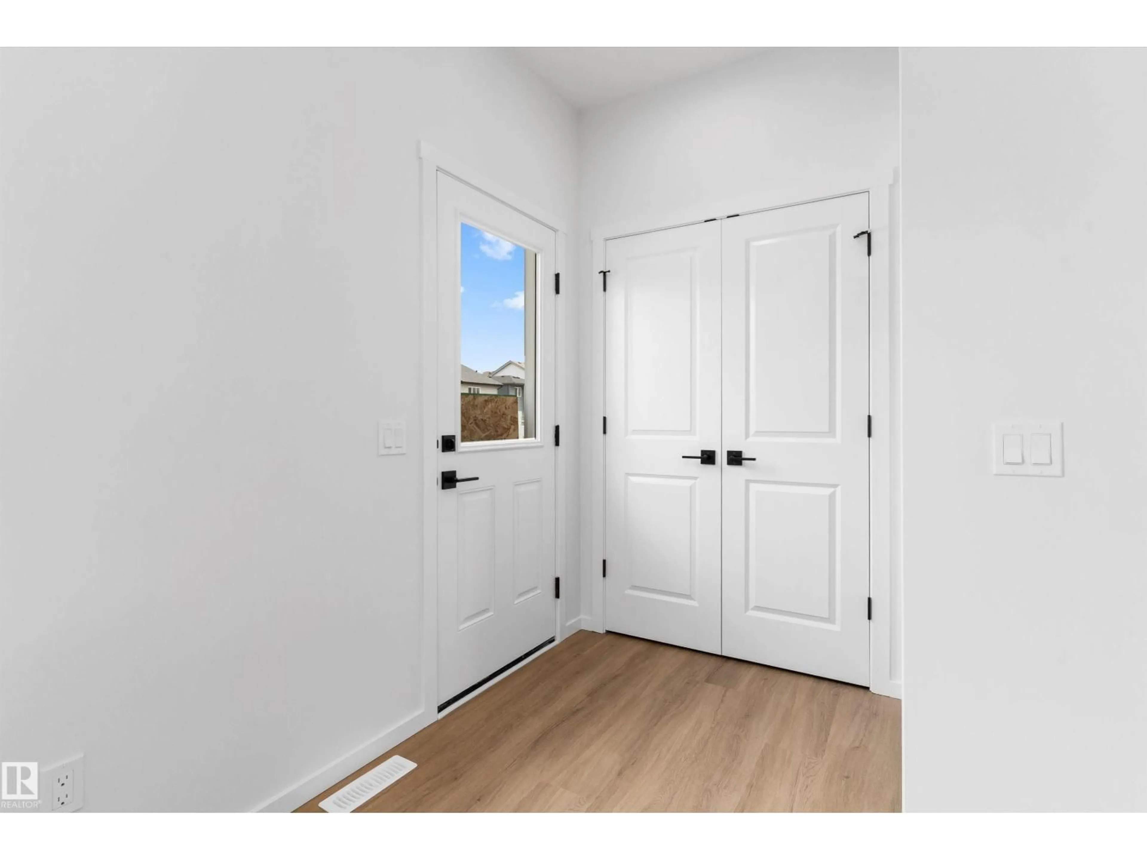 Indoor entryway for NW - 18844 28 AV, Edmonton Alberta T6M3H9