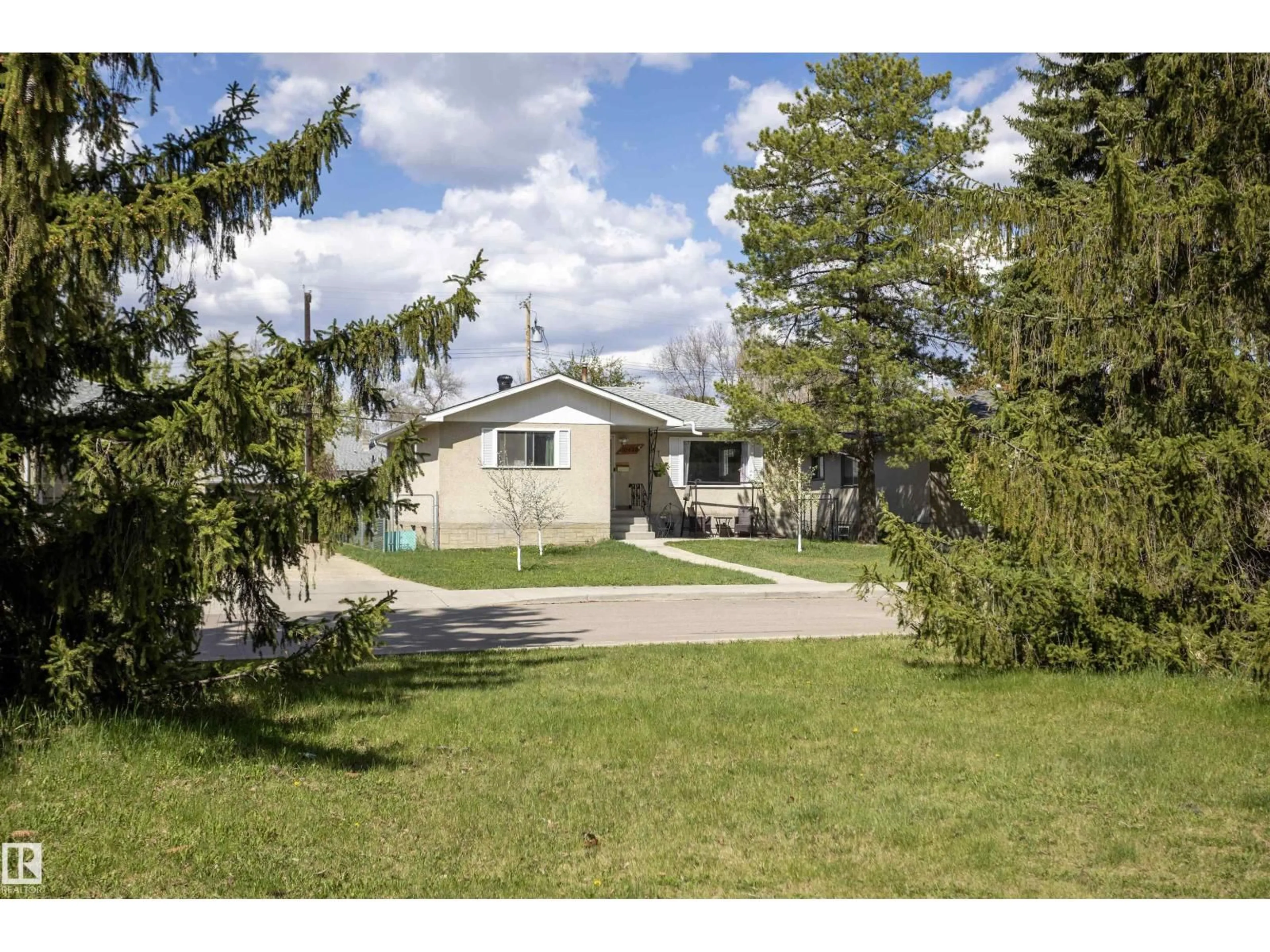 A pic from outside/outdoor area/front of a property/back of a property/a pic from drone, street for 10428 68 AV, Edmonton Alberta T6H2A9