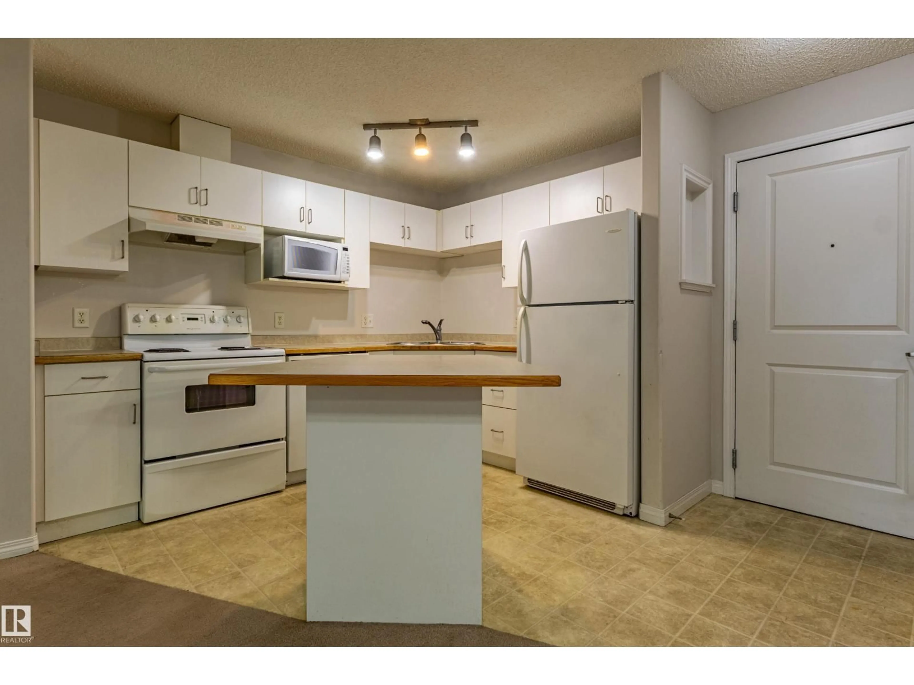 Standard kitchen, unknown for 316 - 11325 83 ST, Edmonton Alberta T5B4E5