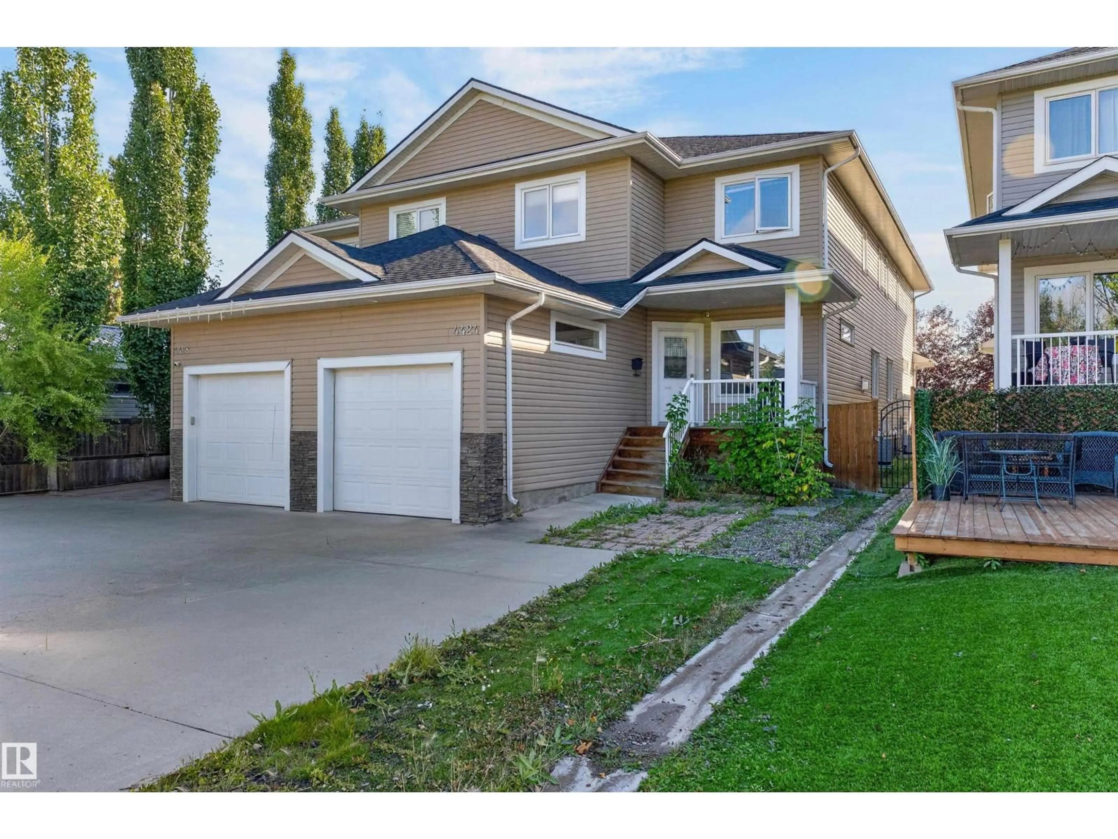 Home with vinyl exterior material, street for 4424 48A ST, Leduc Alberta T9E5Y7