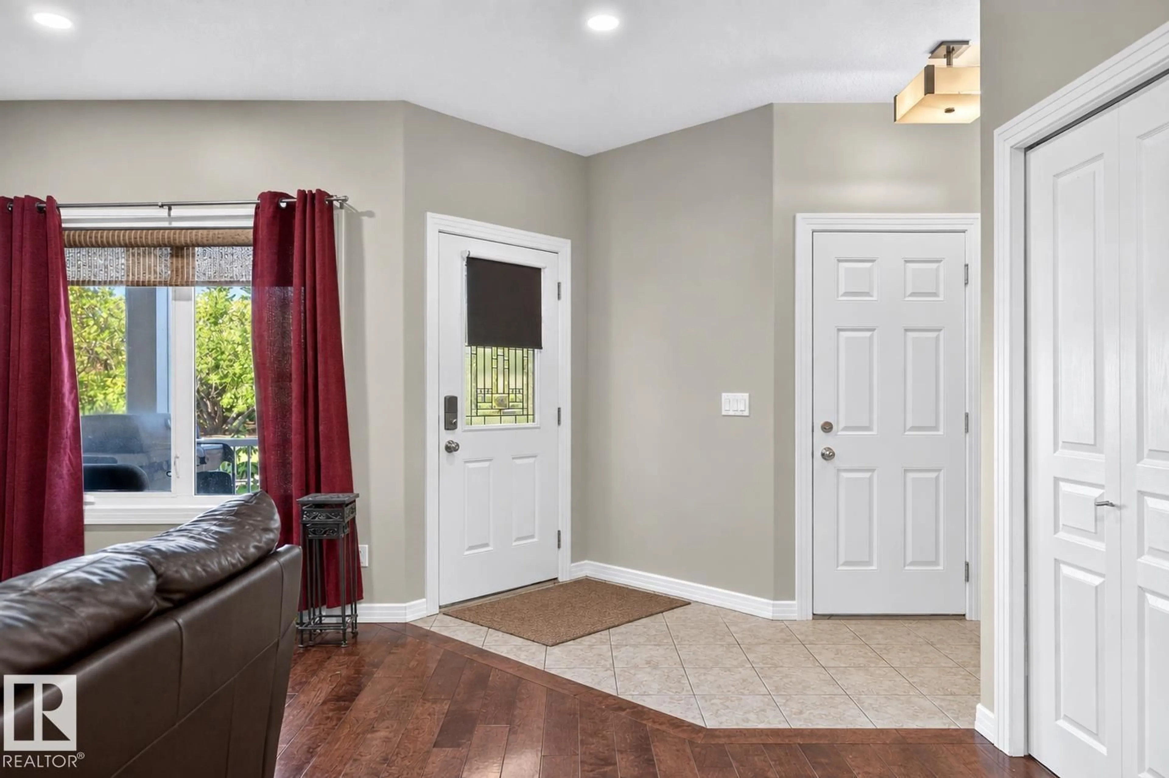 Indoor entryway for 4424 48A ST, Leduc Alberta T9E5Y7