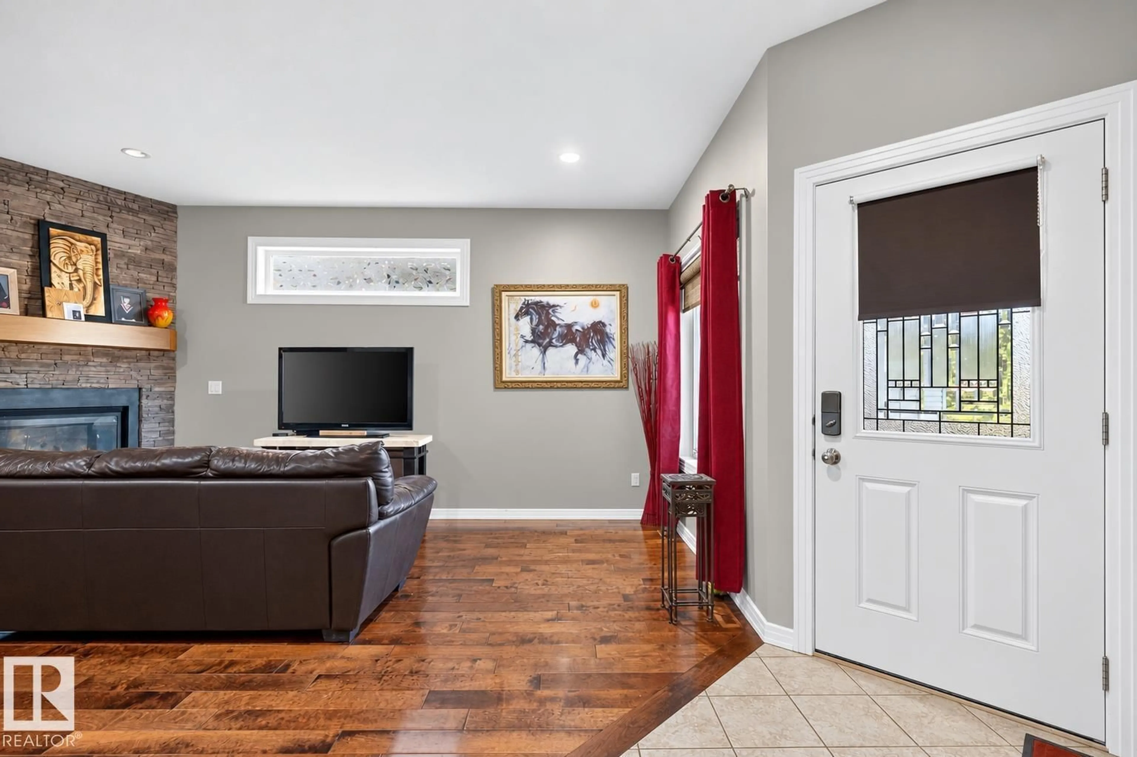 Indoor entryway for 4424 48A ST, Leduc Alberta T9E5Y7