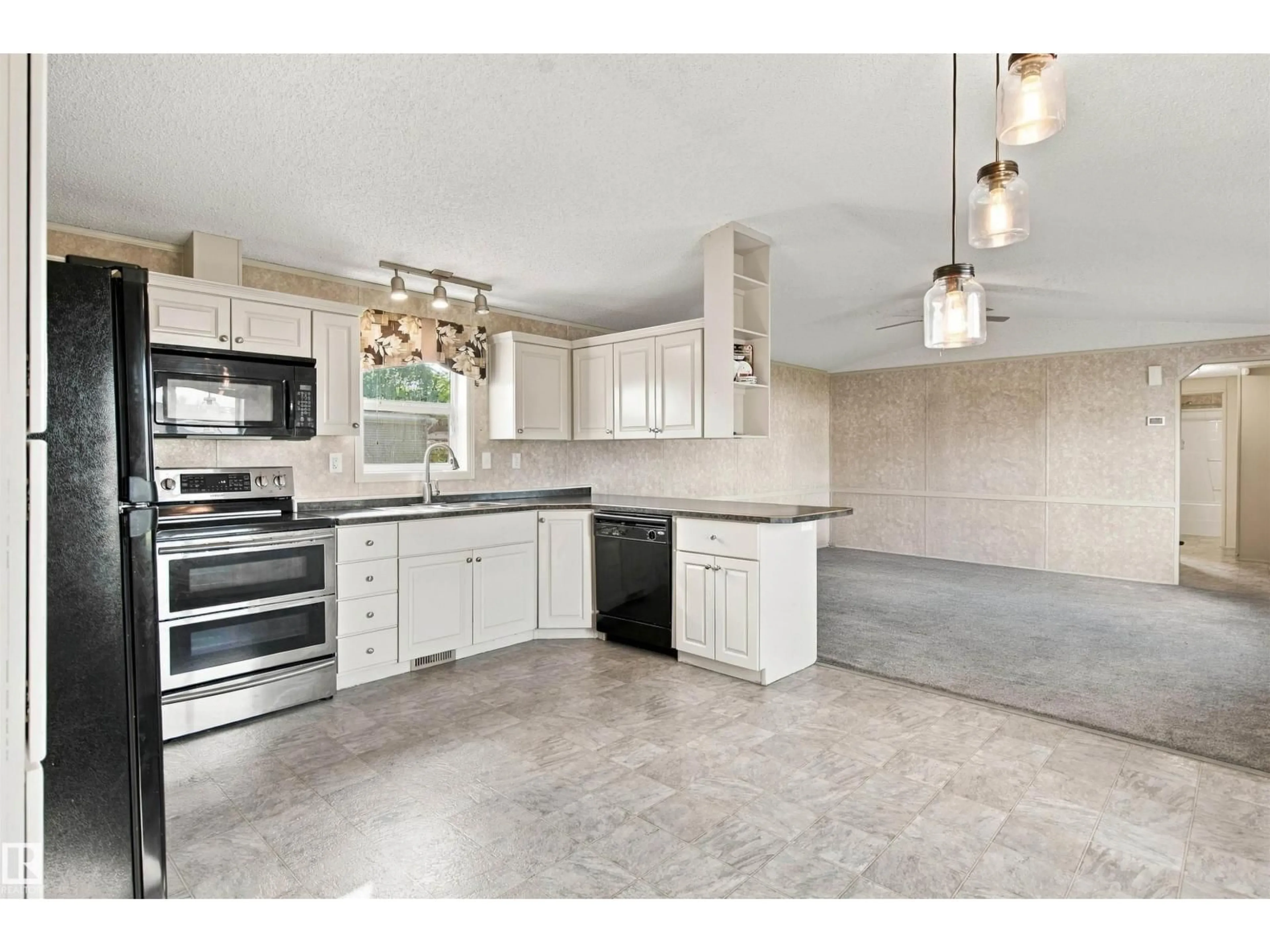 Open concept kitchen, ceramic/tile floor for 4508 LABRADOR RD, Cold Lake Alberta T9M0C6