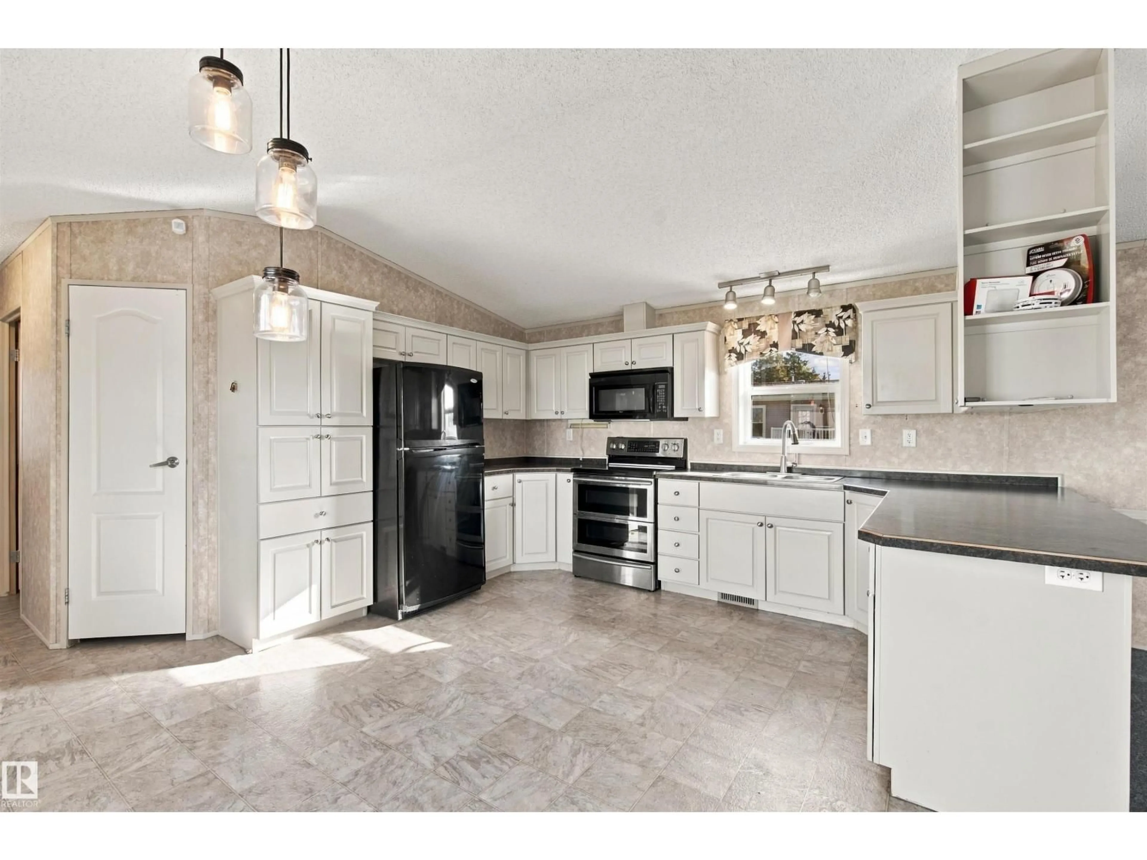 Open concept kitchen, ceramic/tile floor for 4508 LABRADOR RD, Cold Lake Alberta T9M0C6