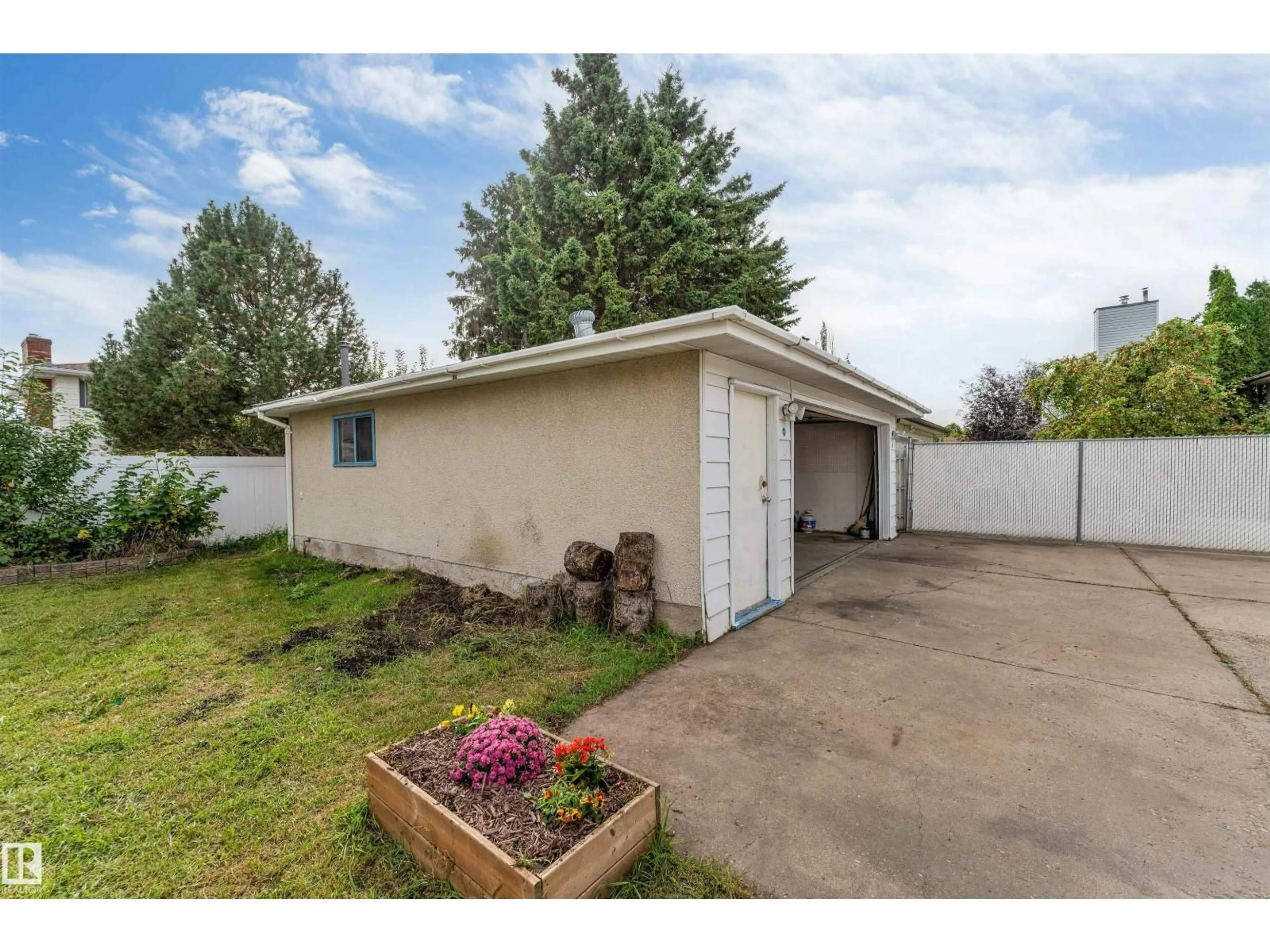 Unknown for NW - 11015 170 AV, Edmonton Alberta T5X3L1