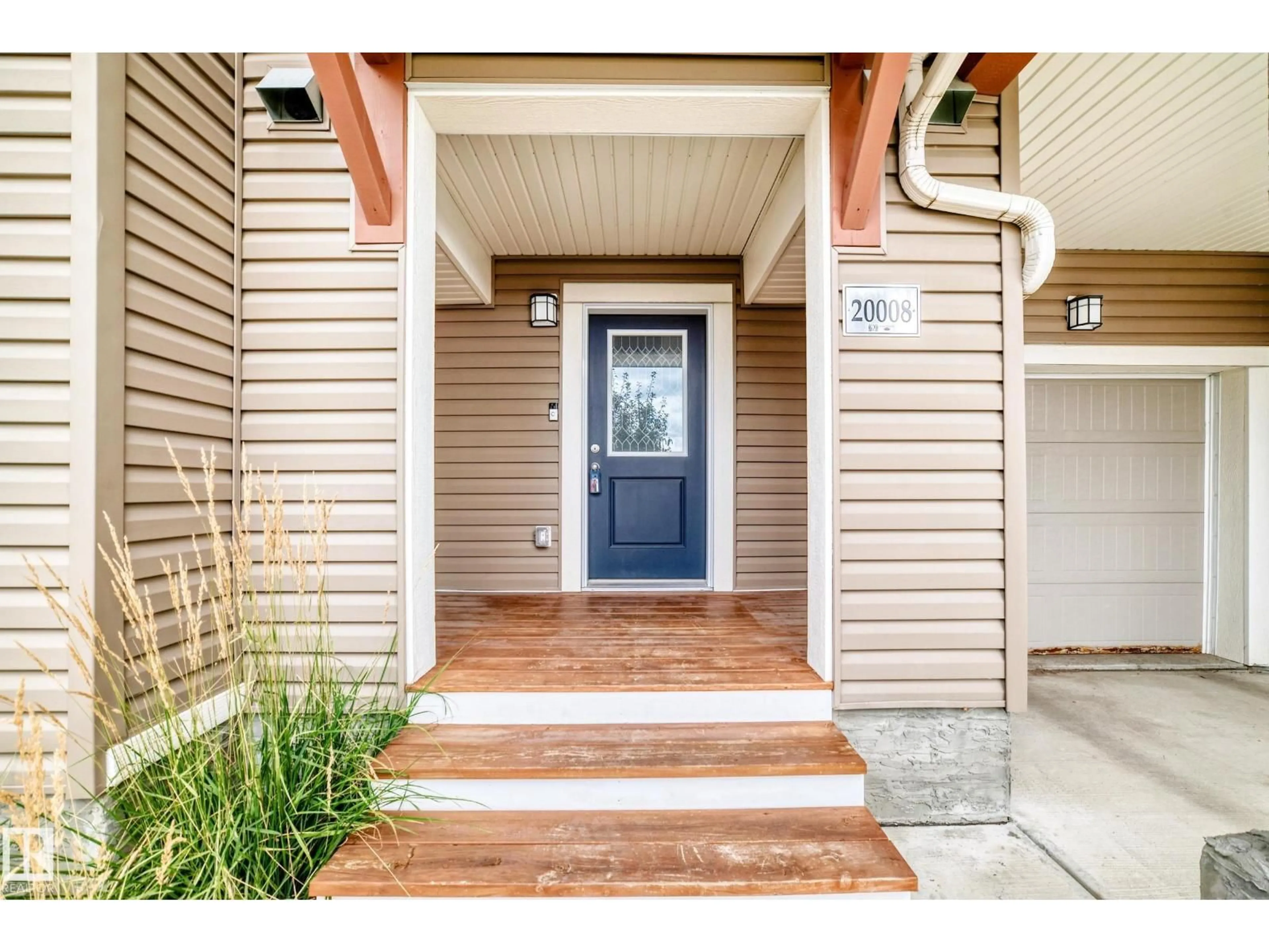 Indoor entryway for 20008 19 AV, Edmonton Alberta T6M0X8