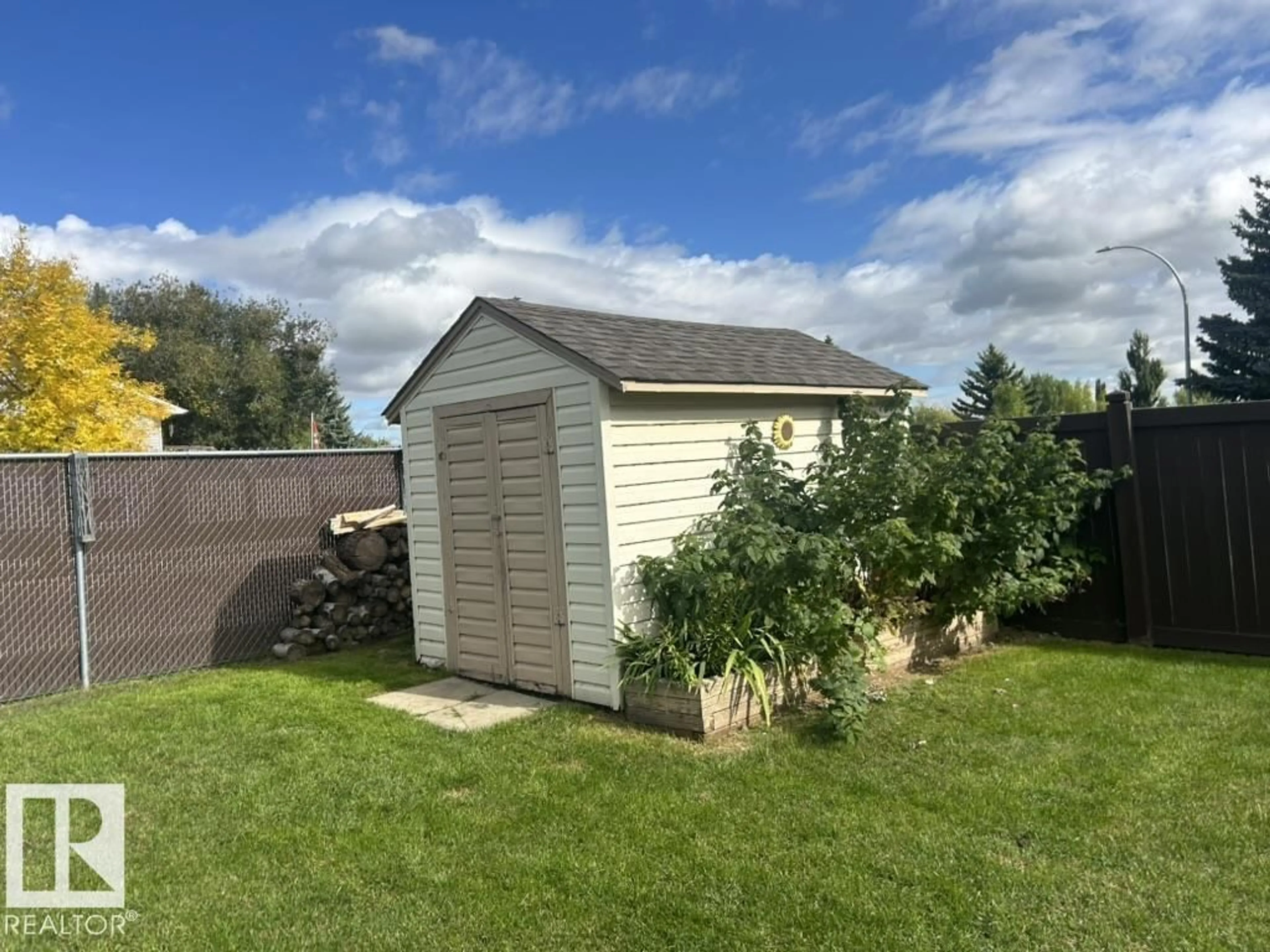 Shed for 2 LARCH BA, Spruce Grove Alberta T7X1W6
