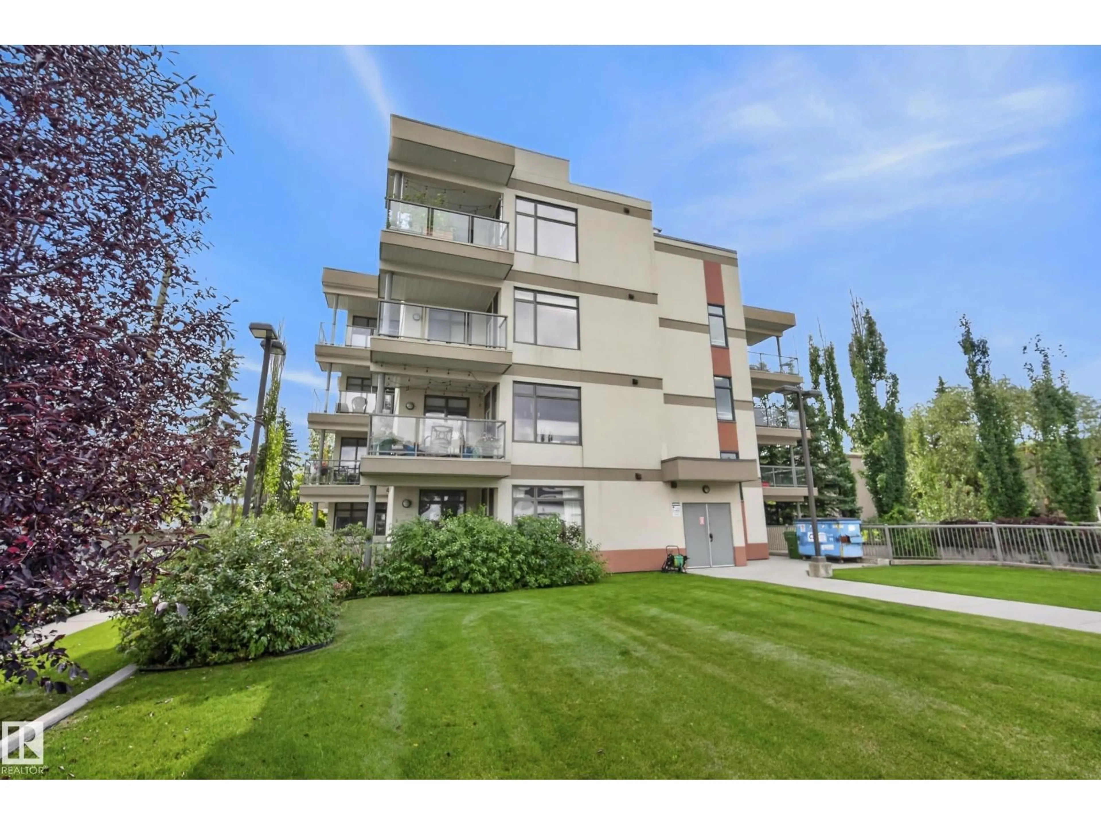 Patio, building for 305 - 11140 68 AV, Edmonton Alberta T6H2C2