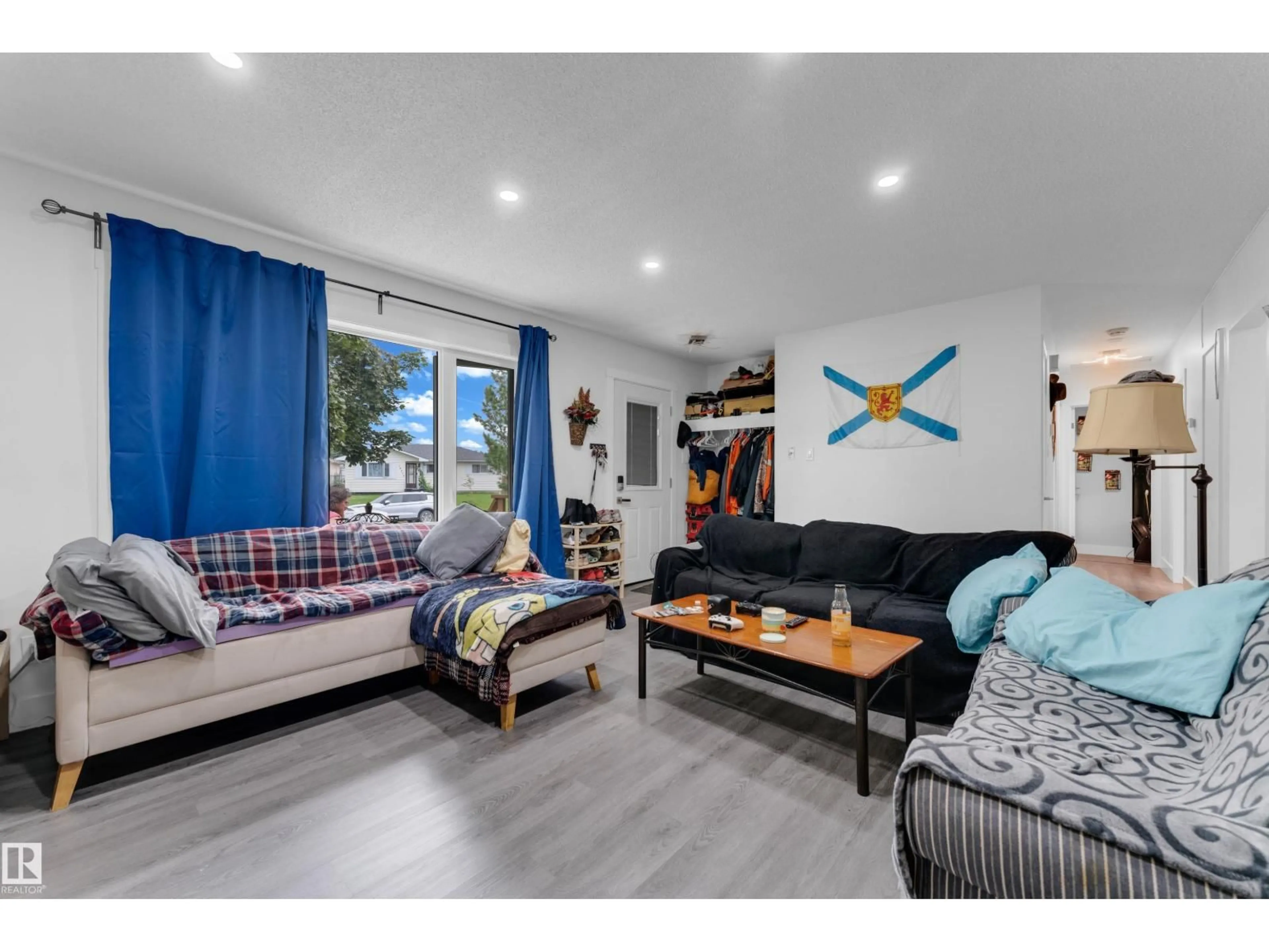 Living room with furniture, wood/laminate floor for NW - 14216 58 ST, Edmonton Alberta T5A1N4