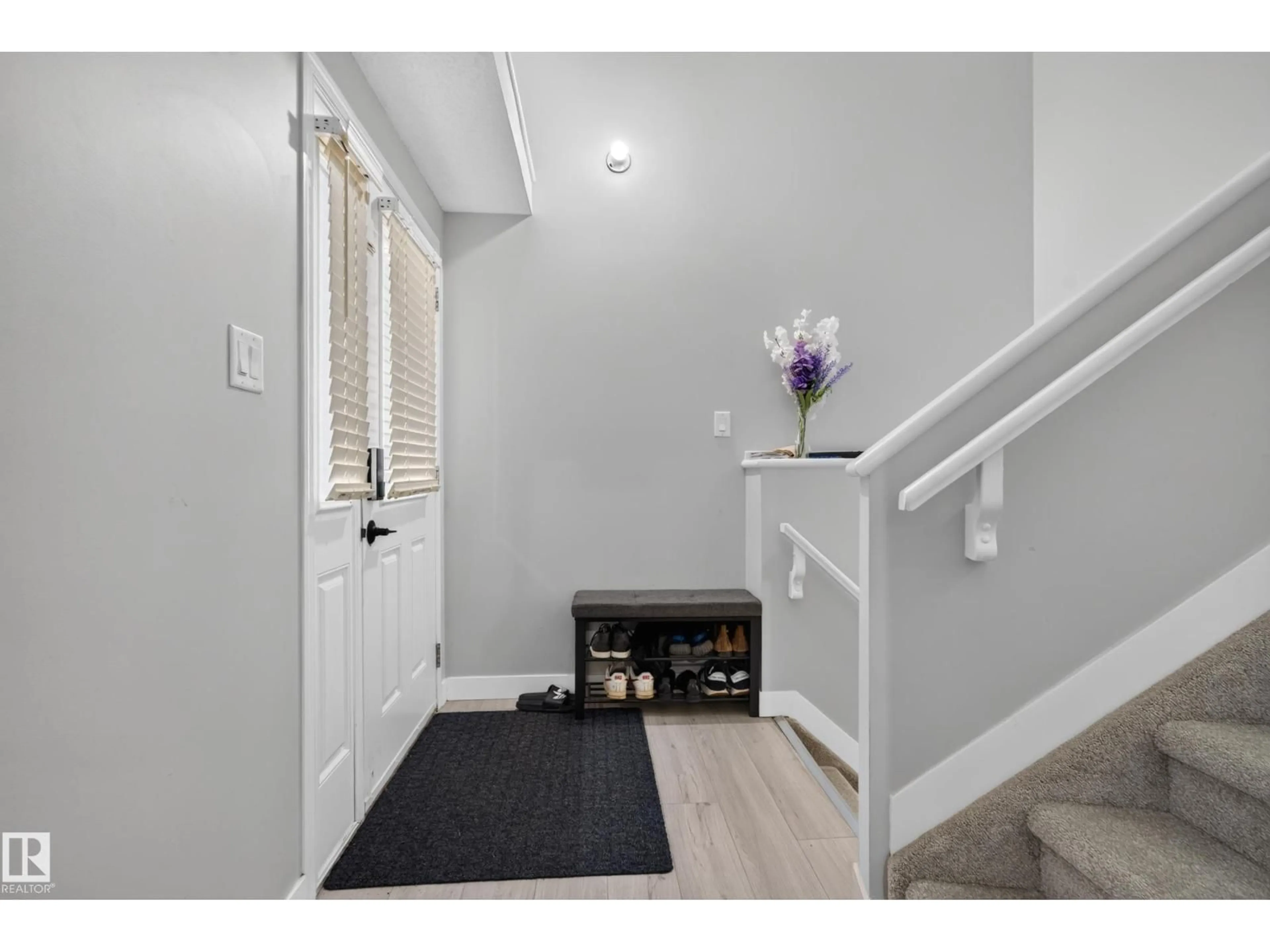 Indoor entryway for 3746 12 STREET, Edmonton Alberta T6T0E6