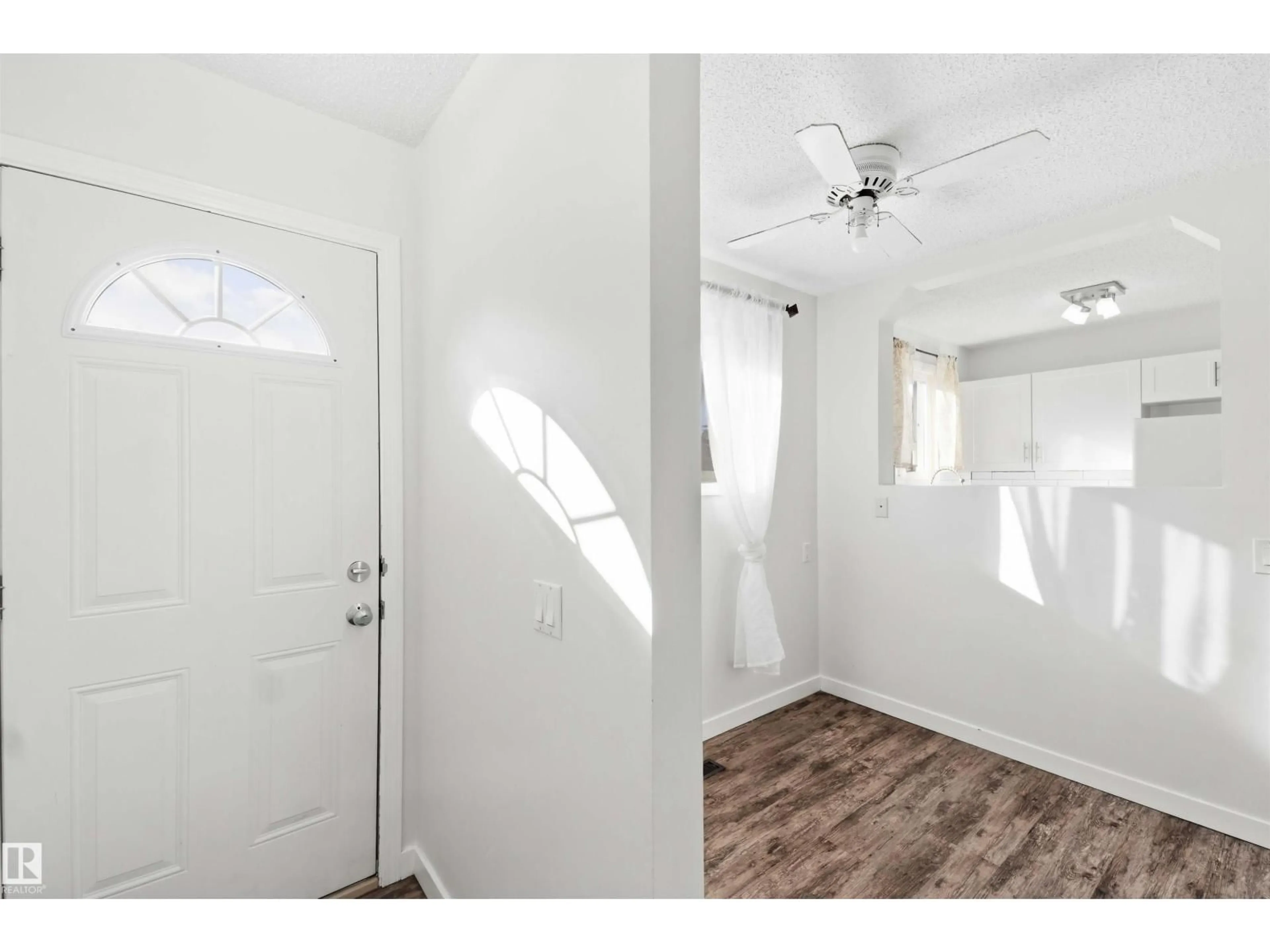 Indoor entryway for 120 5231 51 ST, Bon Accord Alberta T0A0K0