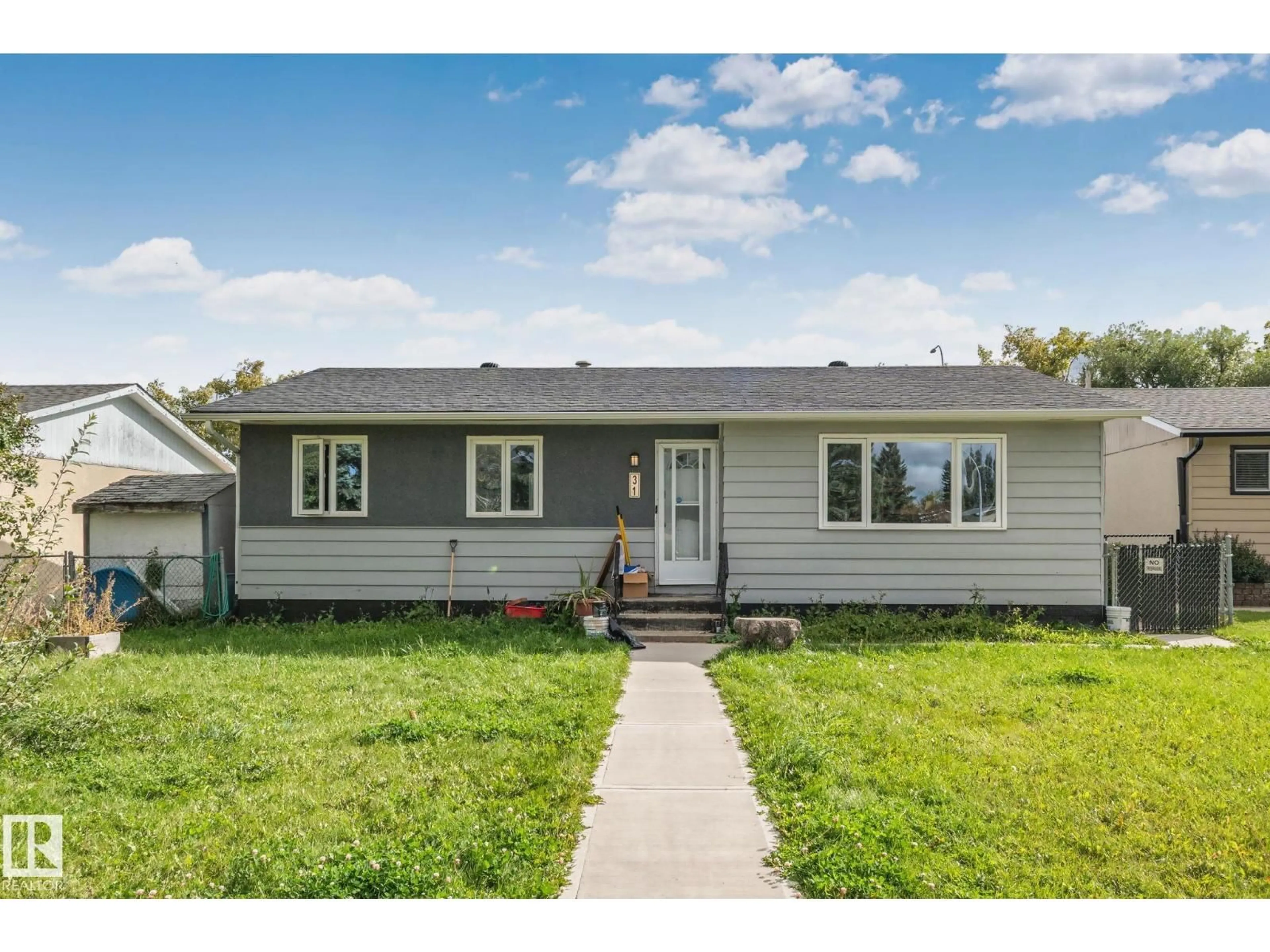 Home with vinyl exterior material, street for 31 LINDEN ST, Spruce Grove Alberta T7X2G5