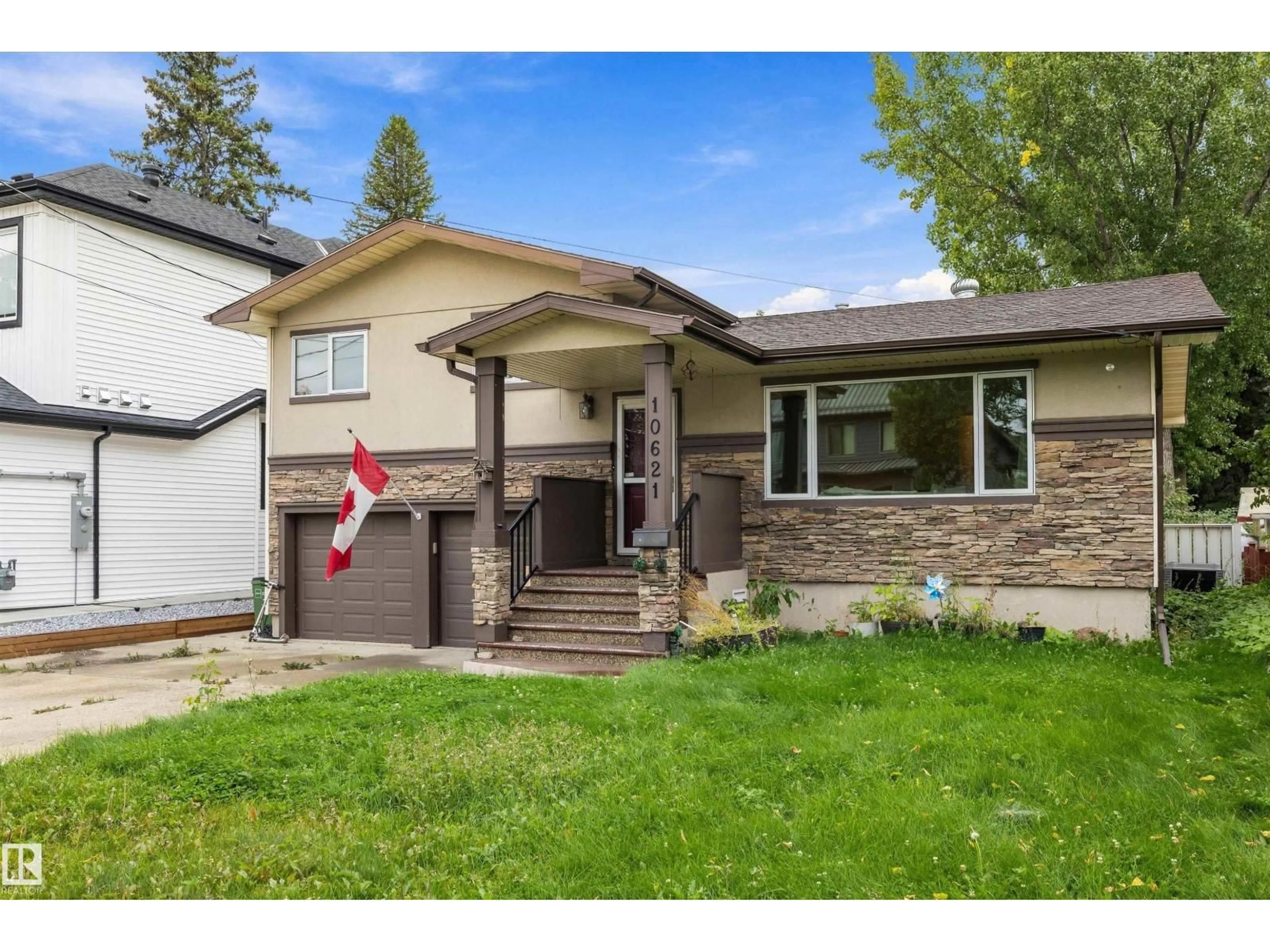 Home with vinyl exterior material, street for 10621 60A AV, Edmonton Alberta T6H1K5