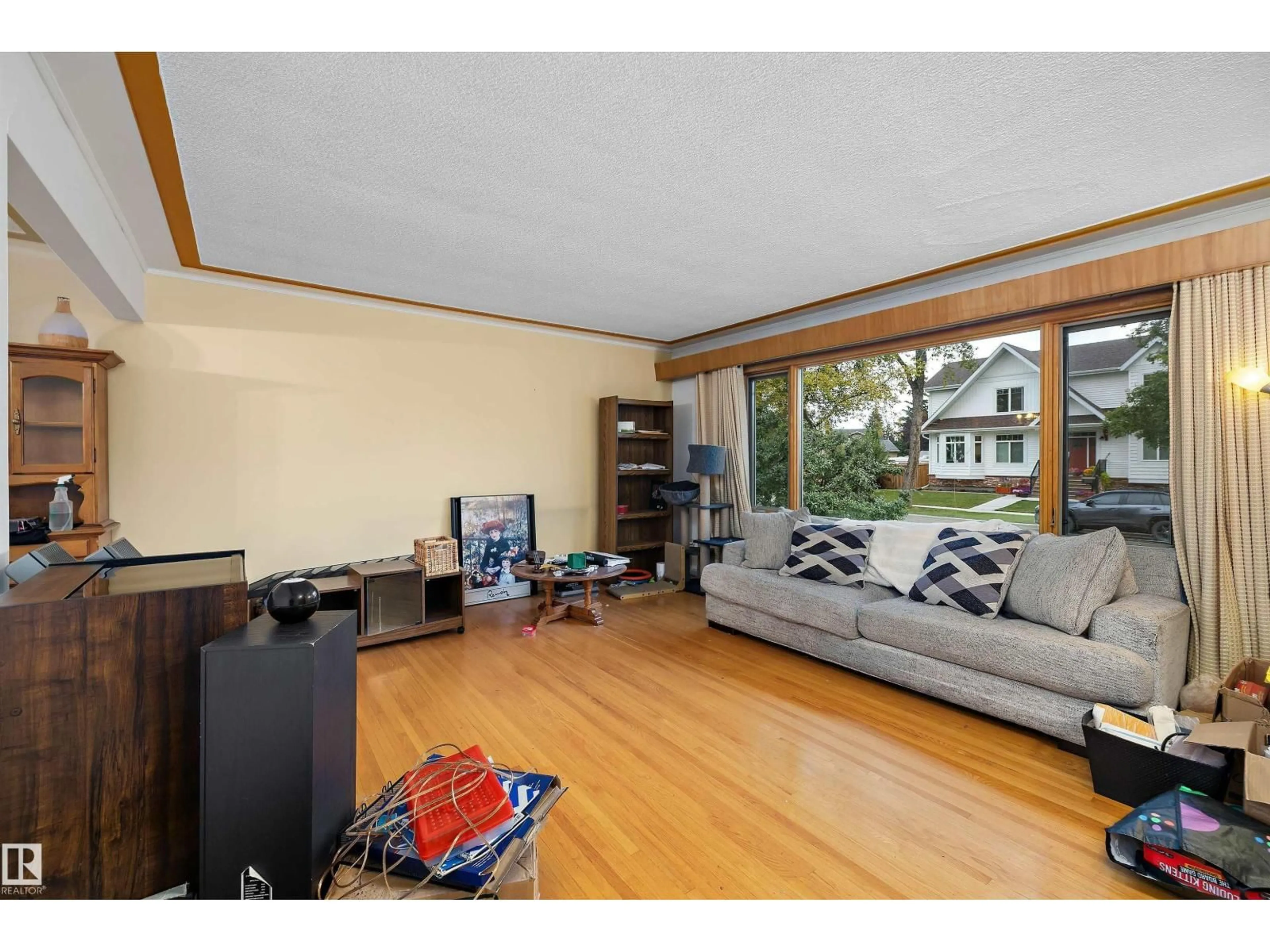 Unknown for 10621 60A AV, Edmonton Alberta T6H1K5