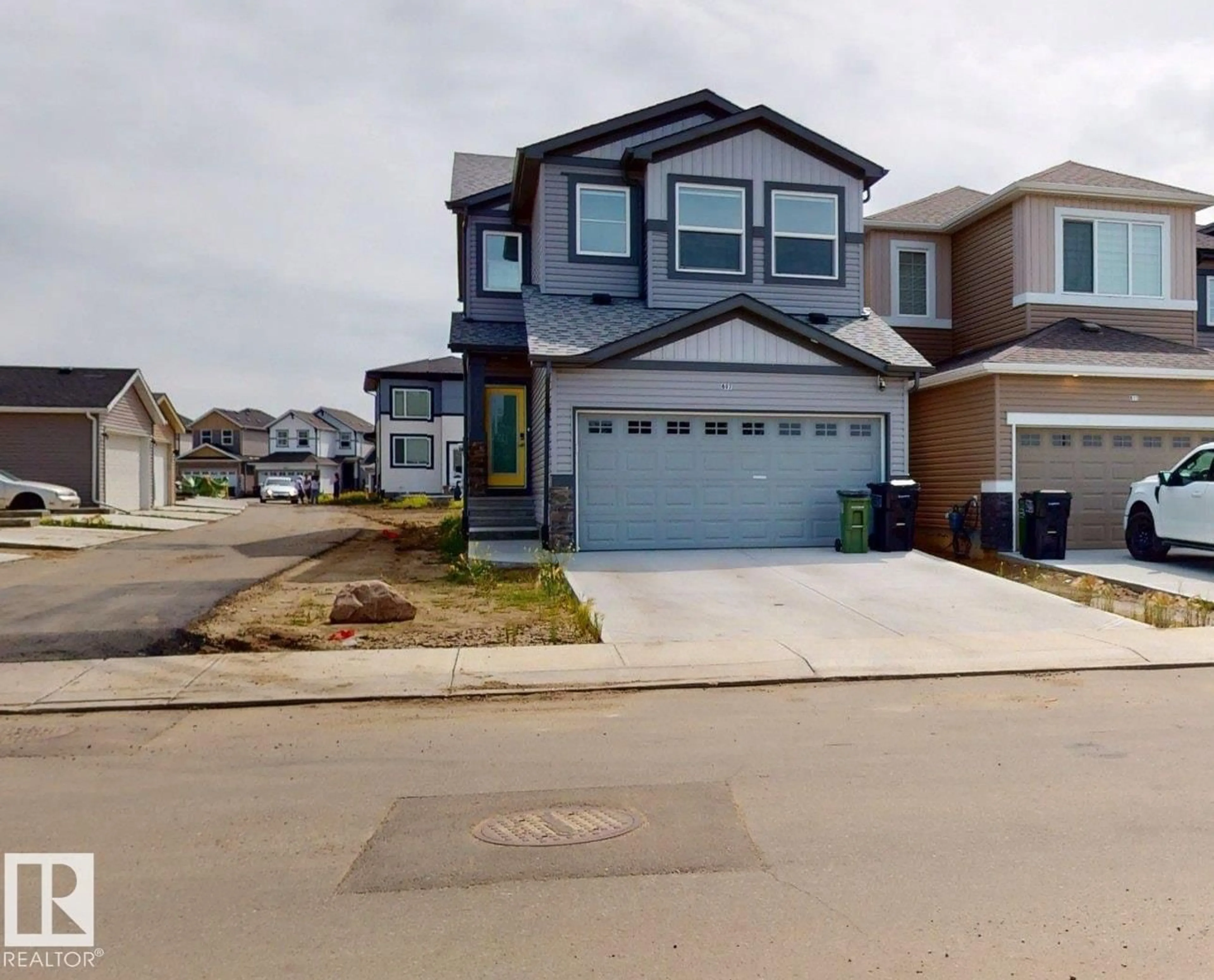 Home with vinyl exterior material, street for 607 31 AV, Edmonton Alberta T6T2V6