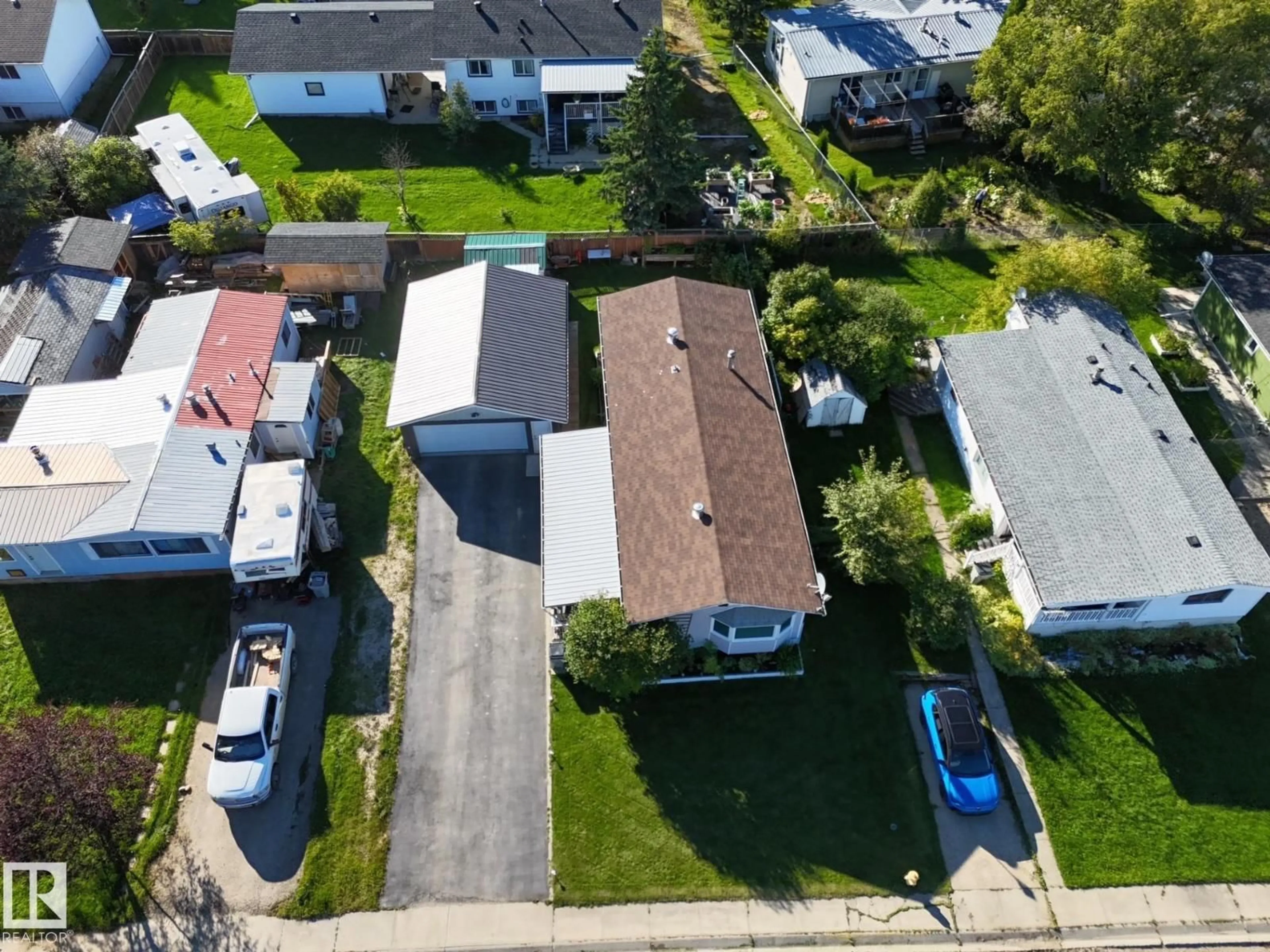 A pic from outside/outdoor area/front of a property/back of a property/a pic from drone, street for 5324 46B STREET, Evansburg Alberta T0E0T0