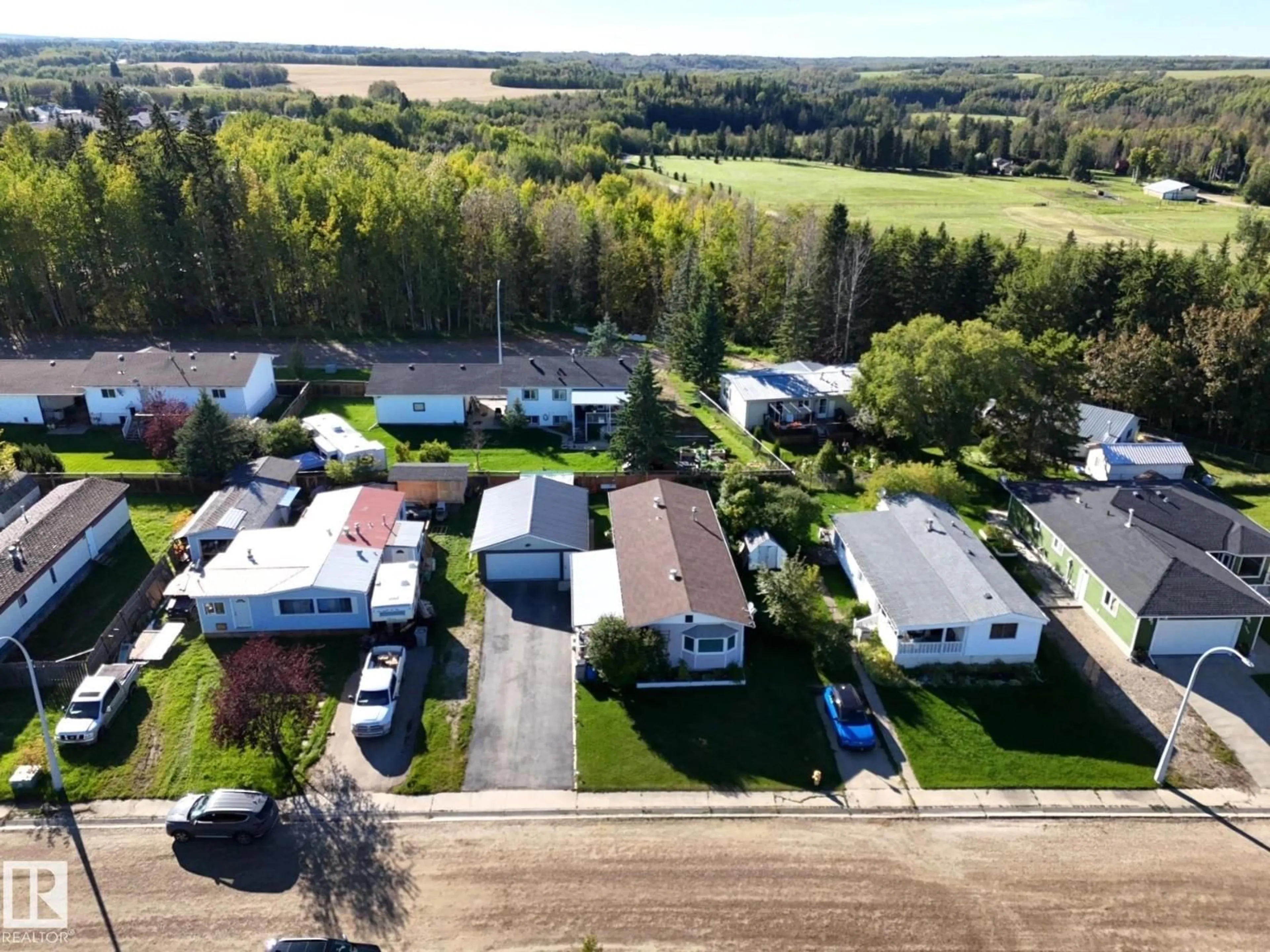 A pic from outside/outdoor area/front of a property/back of a property/a pic from drone, street for 5324 46B STREET, Evansburg Alberta T0E0T0