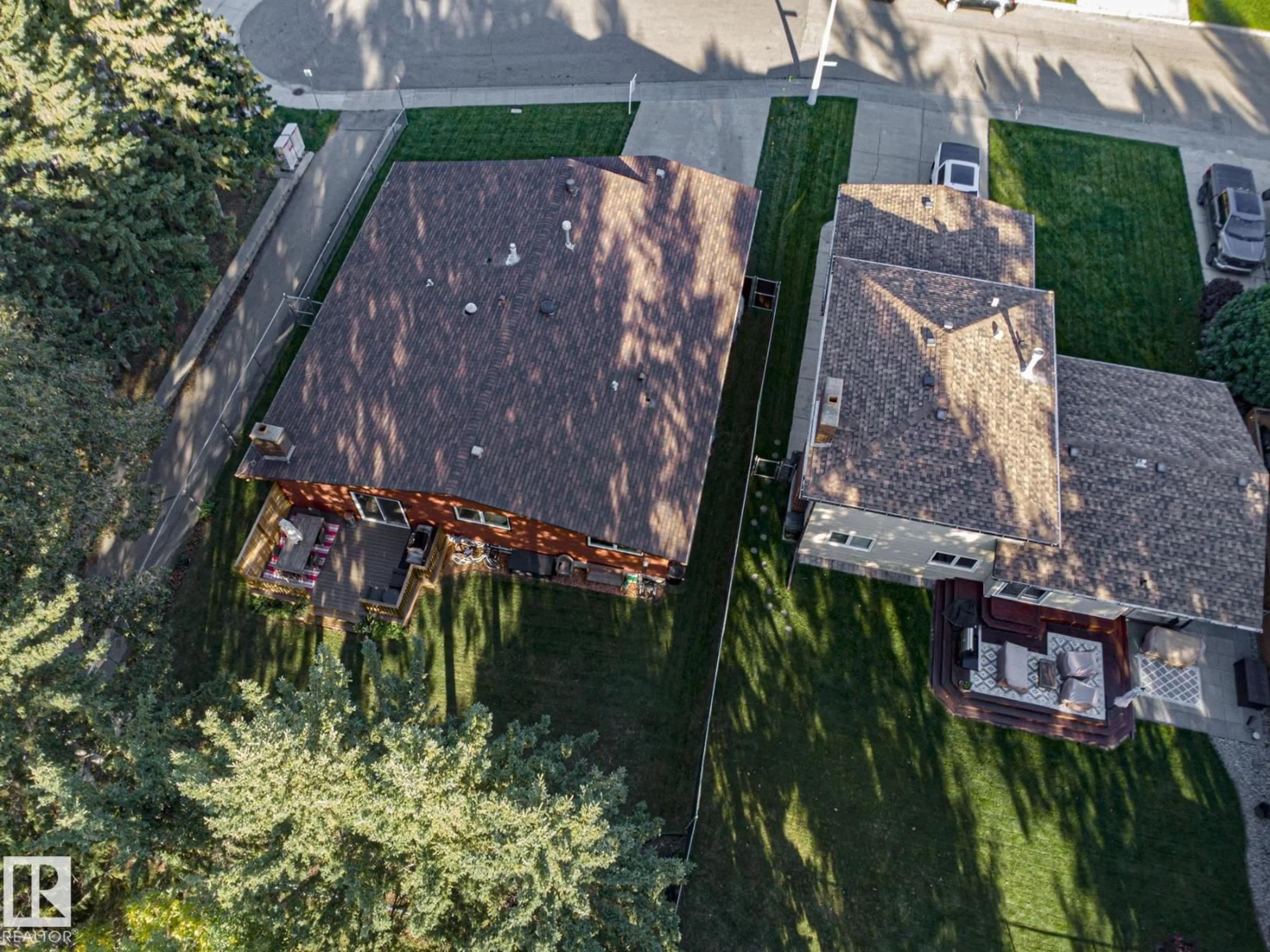 A pic from outside/outdoor area/front of a property/back of a property/a pic from drone, street for 96 MARLBORO DR, Spruce Grove Alberta T7X2T2