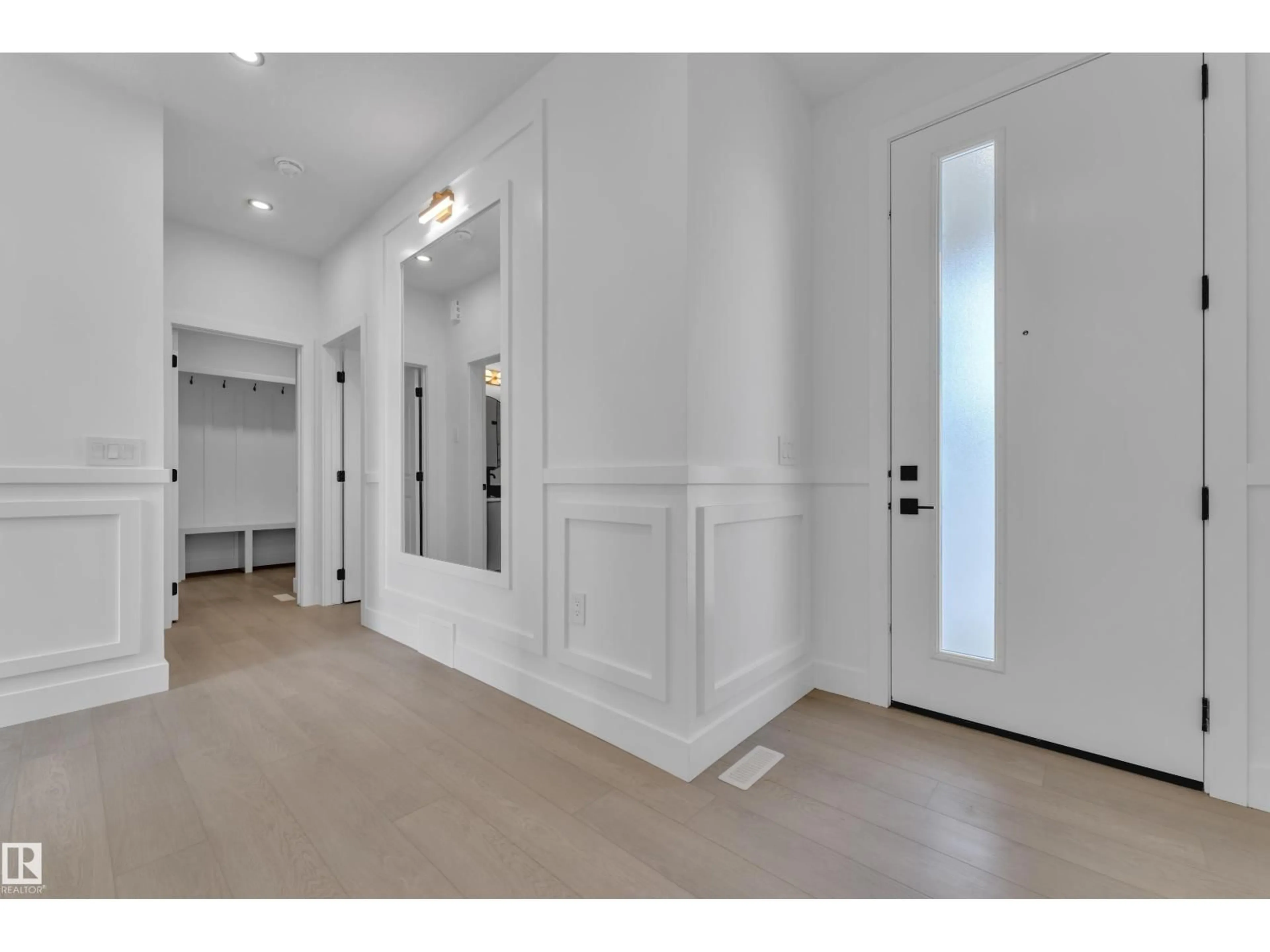 Indoor entryway for 1129 STARLING DR, Edmonton Alberta T5S0X9