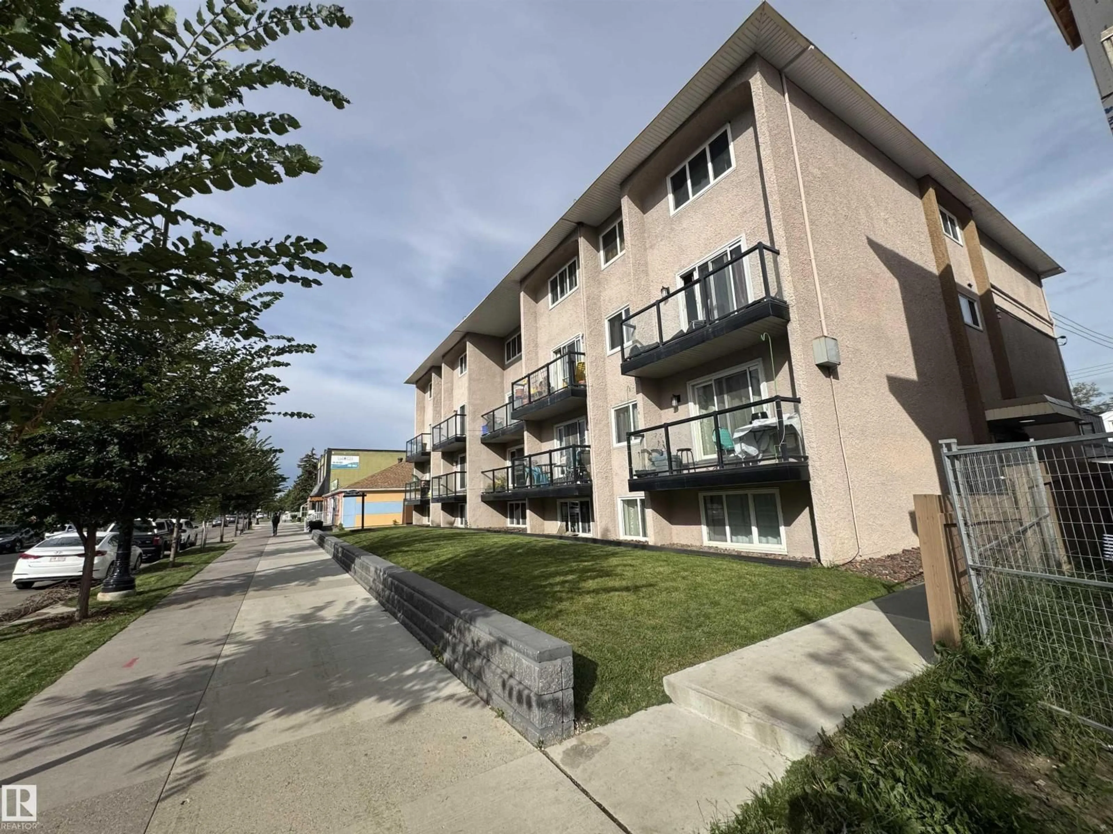 A pic from outside/outdoor area/front of a property/back of a property/a pic from drone, street for #209 - 11429 124 ST, Edmonton Alberta T5M0K4