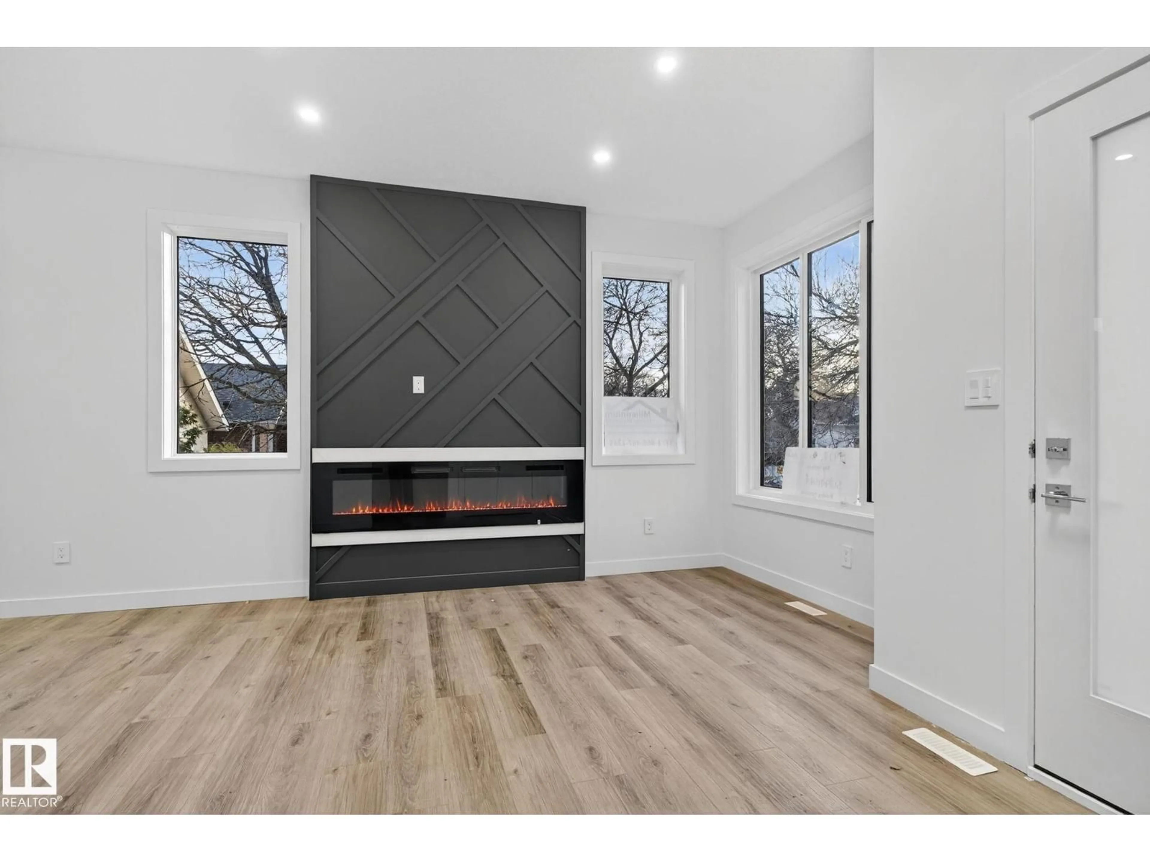 Unknown for NW - 11927 90 ST, Edmonton Alberta T5B3Y8