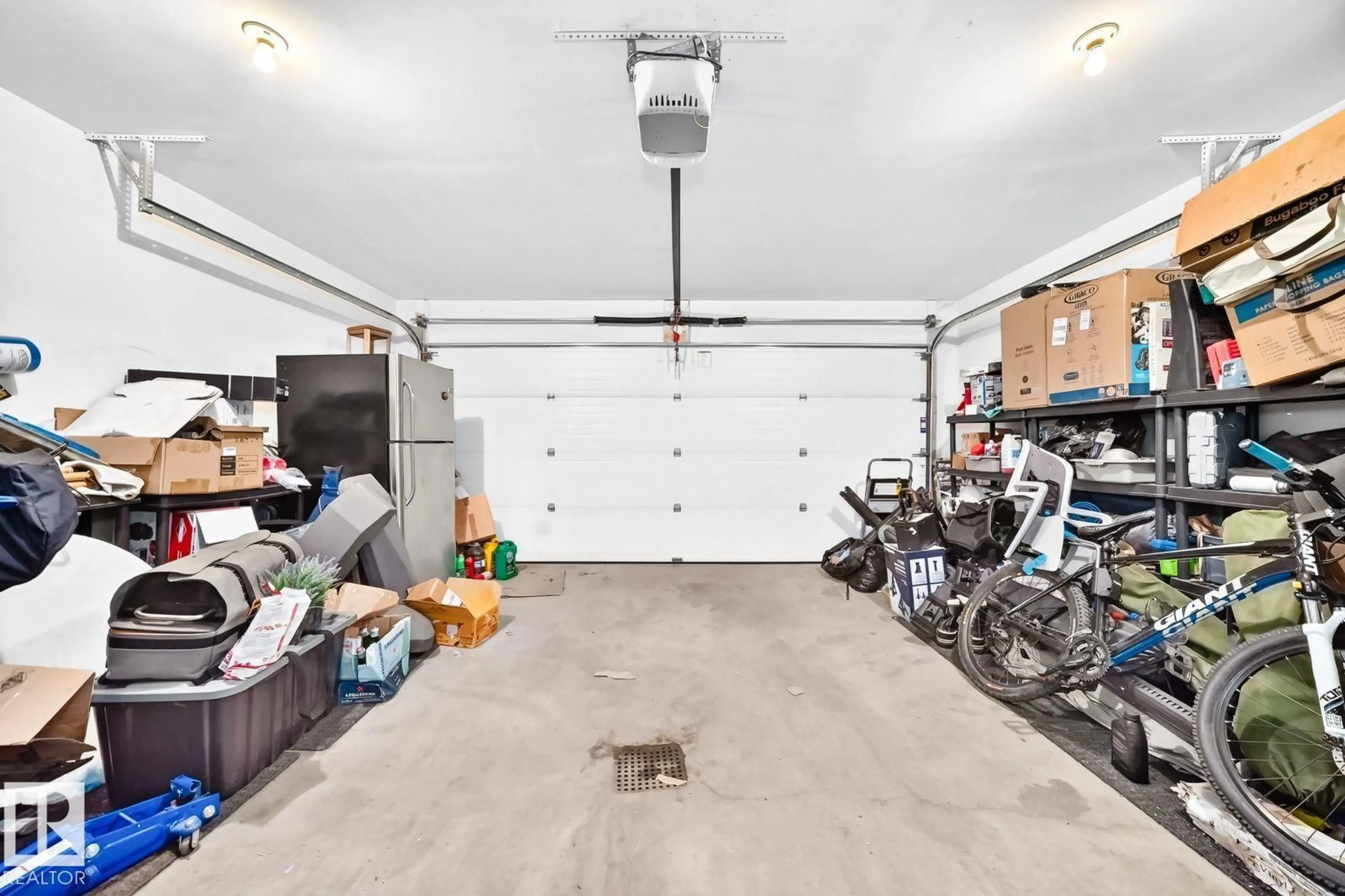 Indoor garage for 20 8315 180 AV NW, Edmonton Alberta T5Z0J2