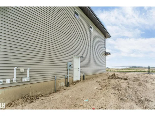 208 FALCON CR, Leduc 4