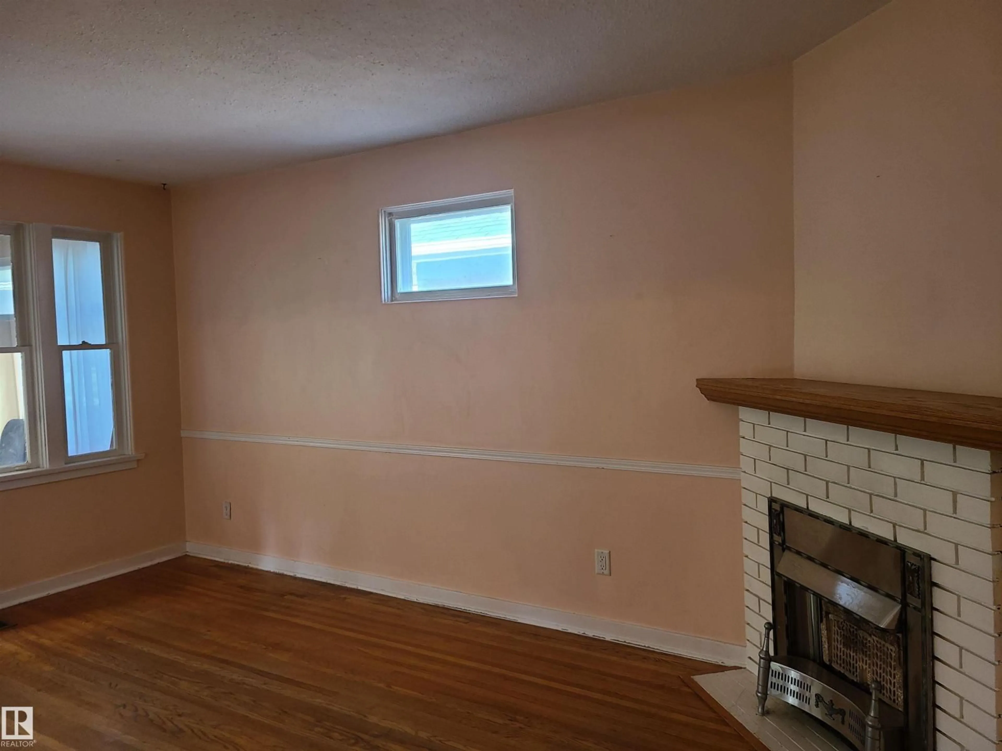 A pic of a room for 11143 127 ST, Edmonton Alberta T5M0T5