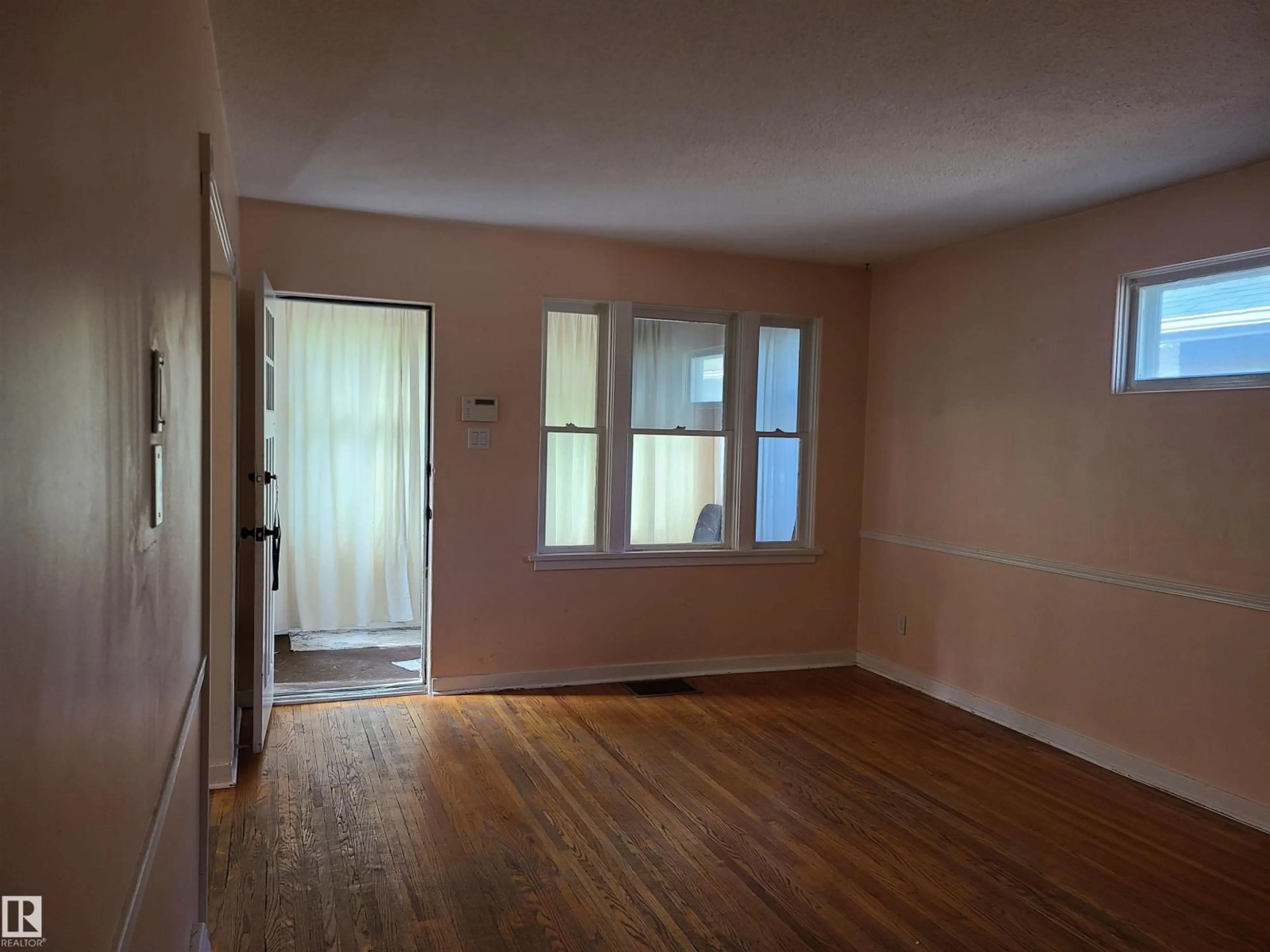 A pic of a room for 11143 127 ST, Edmonton Alberta T5M0T5