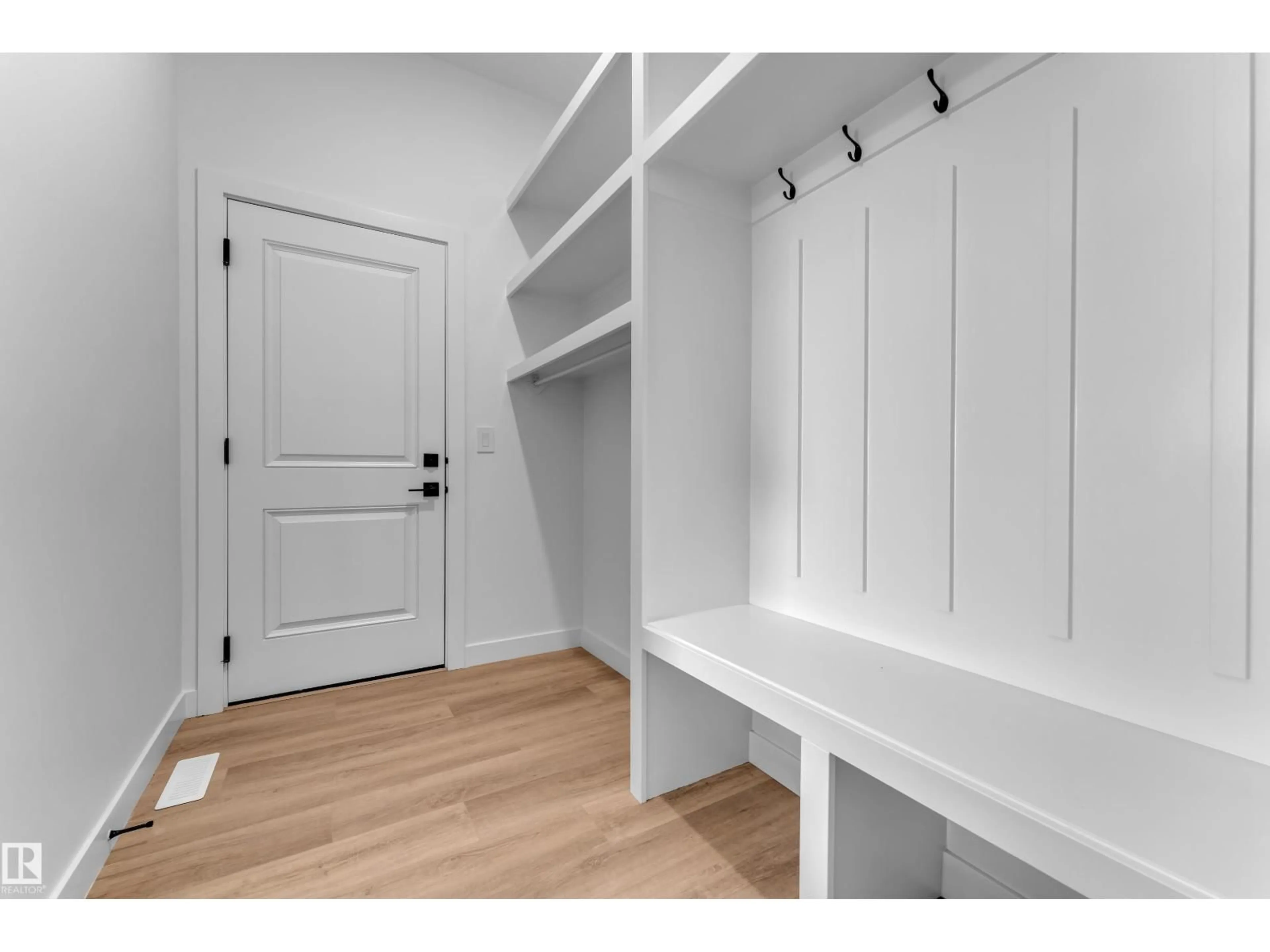 Storage room or clothes room or walk-in closet for 1089 STARLING DR, Edmonton Alberta T5S0V4