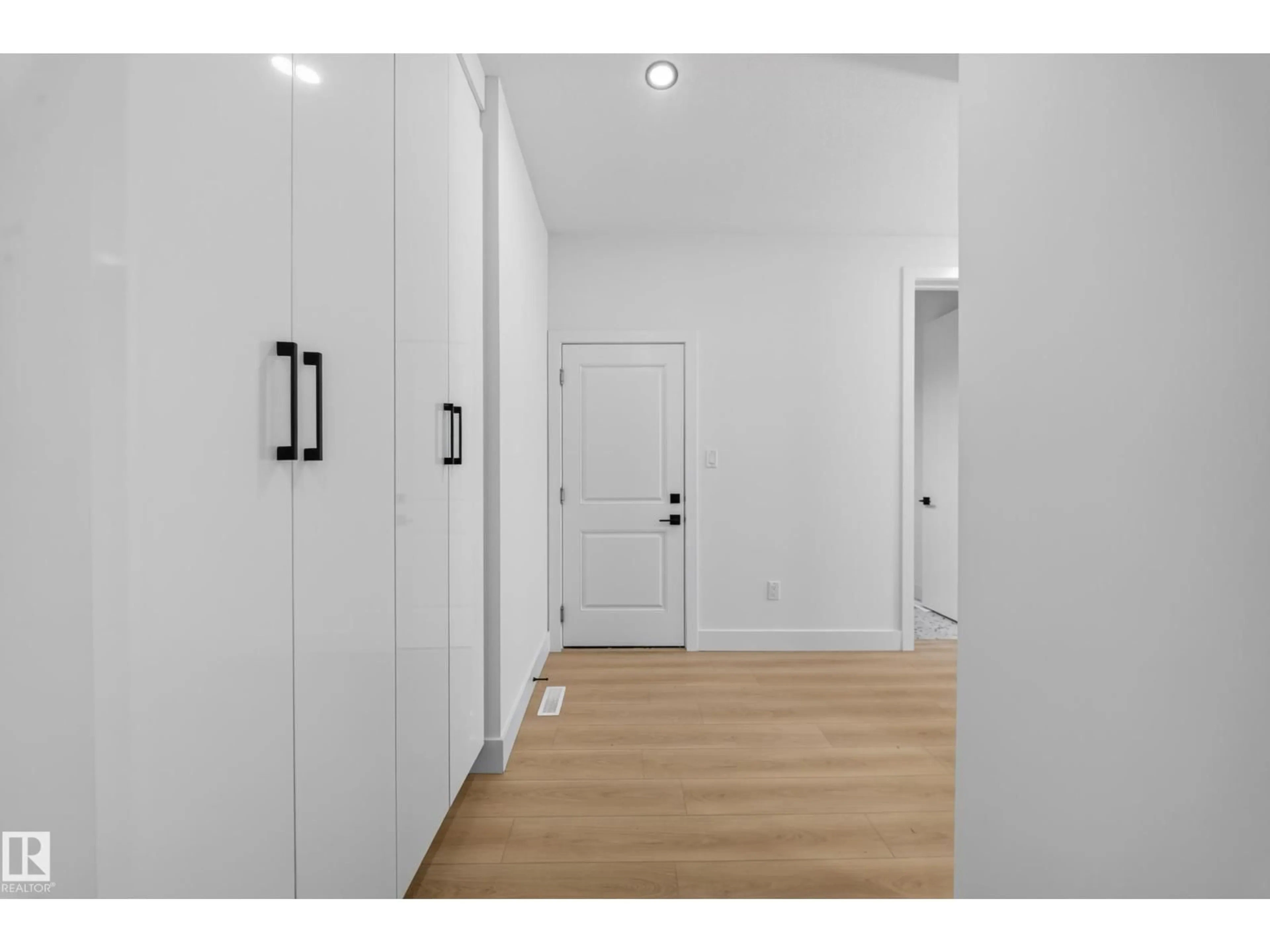 Indoor entryway for 17625 67 ST, Edmonton Alberta T5Z0Y2