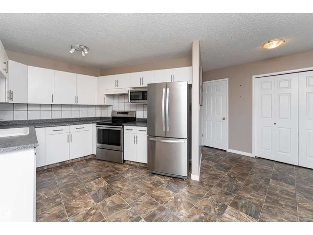 10 - 15 CRANBERRY DR, Sherwood Park 5