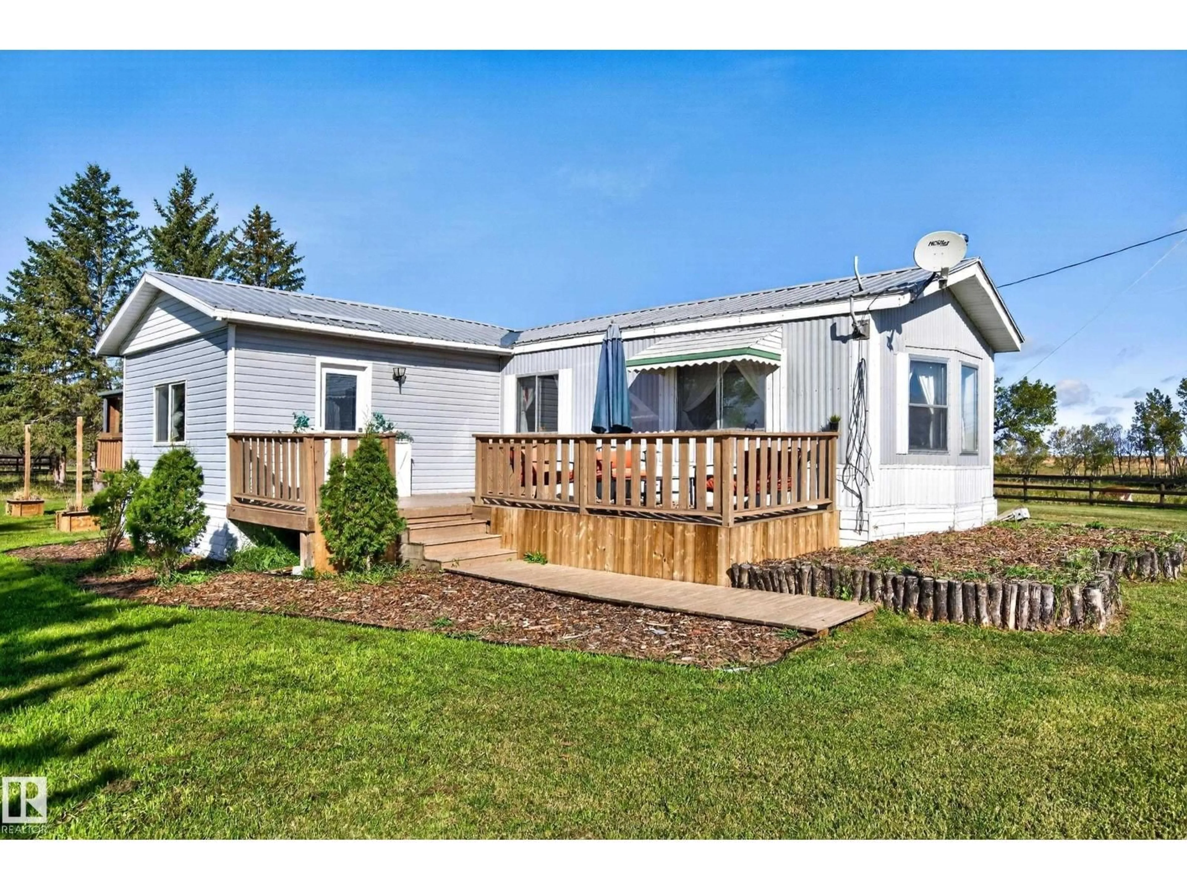 Home with vinyl exterior material, street for 48028 RR 133, Rural Beaver County Alberta T8B4N0