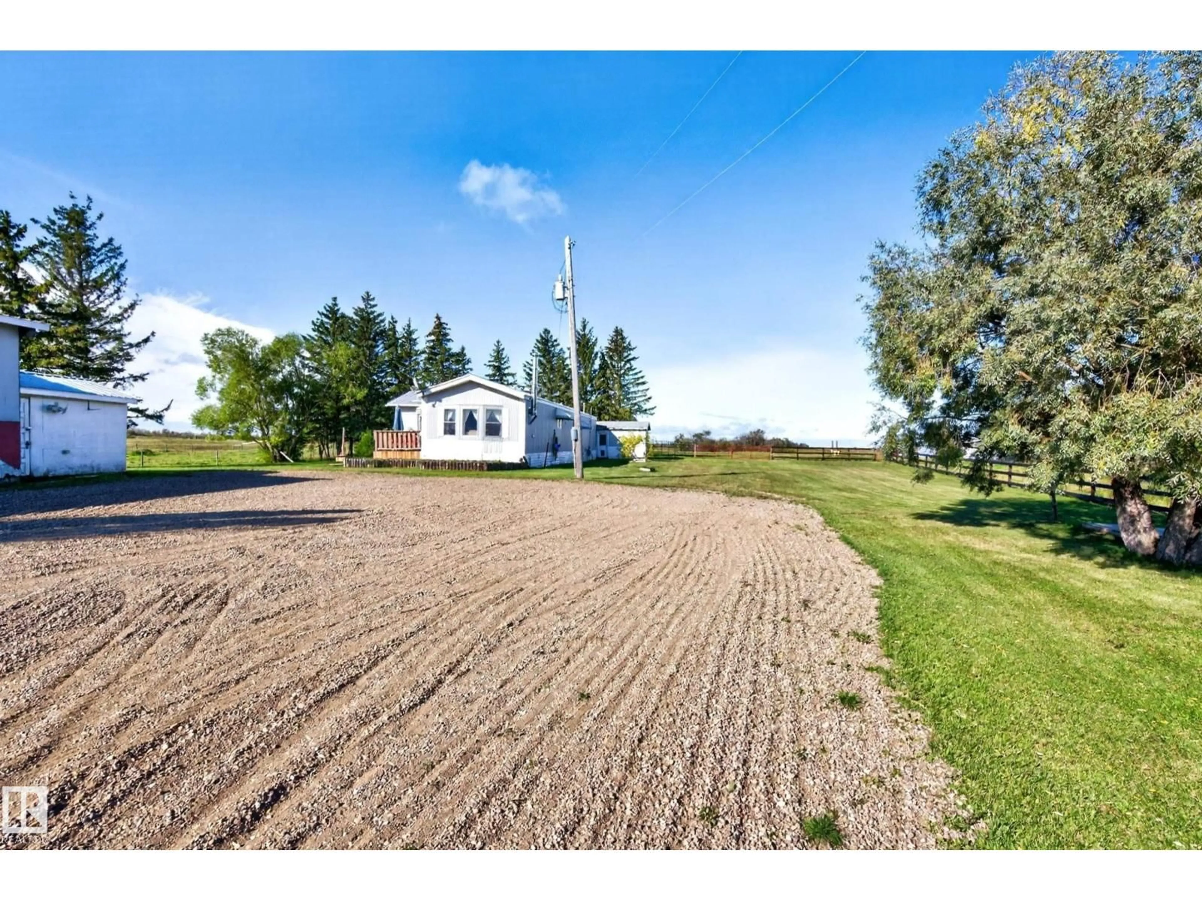 A pic from outside/outdoor area/front of a property/back of a property/a pic from drone, unknown for 48028 RR 133, Rural Beaver County Alberta T8B4N0