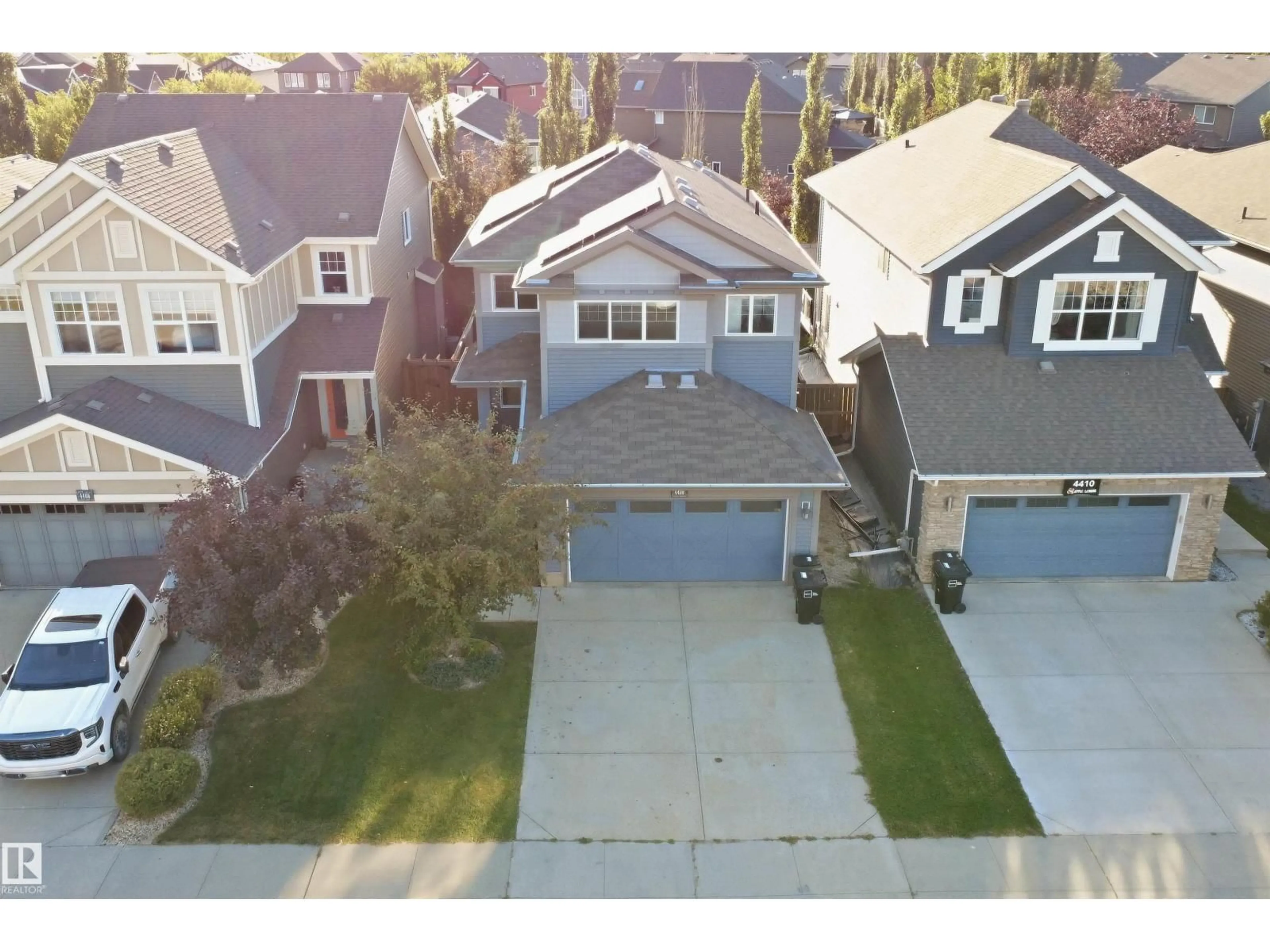 A pic from outside/outdoor area/front of a property/back of a property/a pic from drone, street for SW - 4408 CRABAPPLE LANDING, Edmonton Alberta T6X0X8